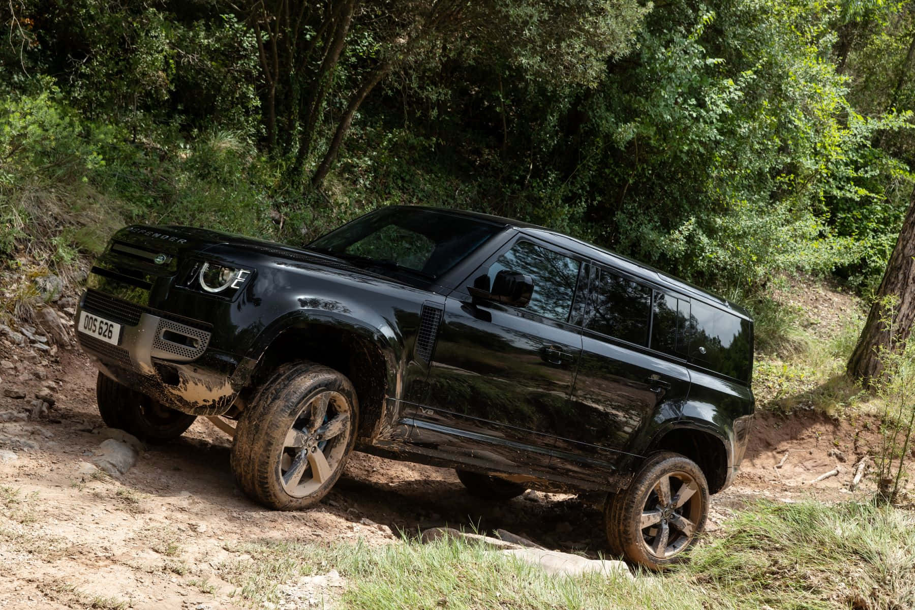 Land Rover Defender, black, muddy forest trail, HD Desktop Wallpaper