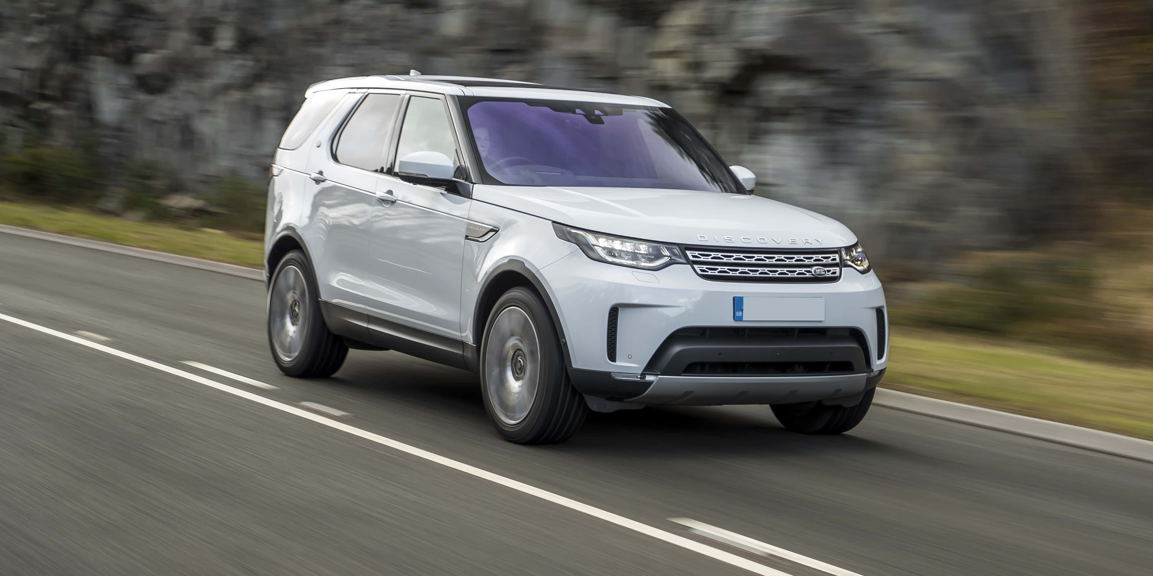 Land Rover Discovery, white SUV, winding road, 4K Desktop Wallpaper