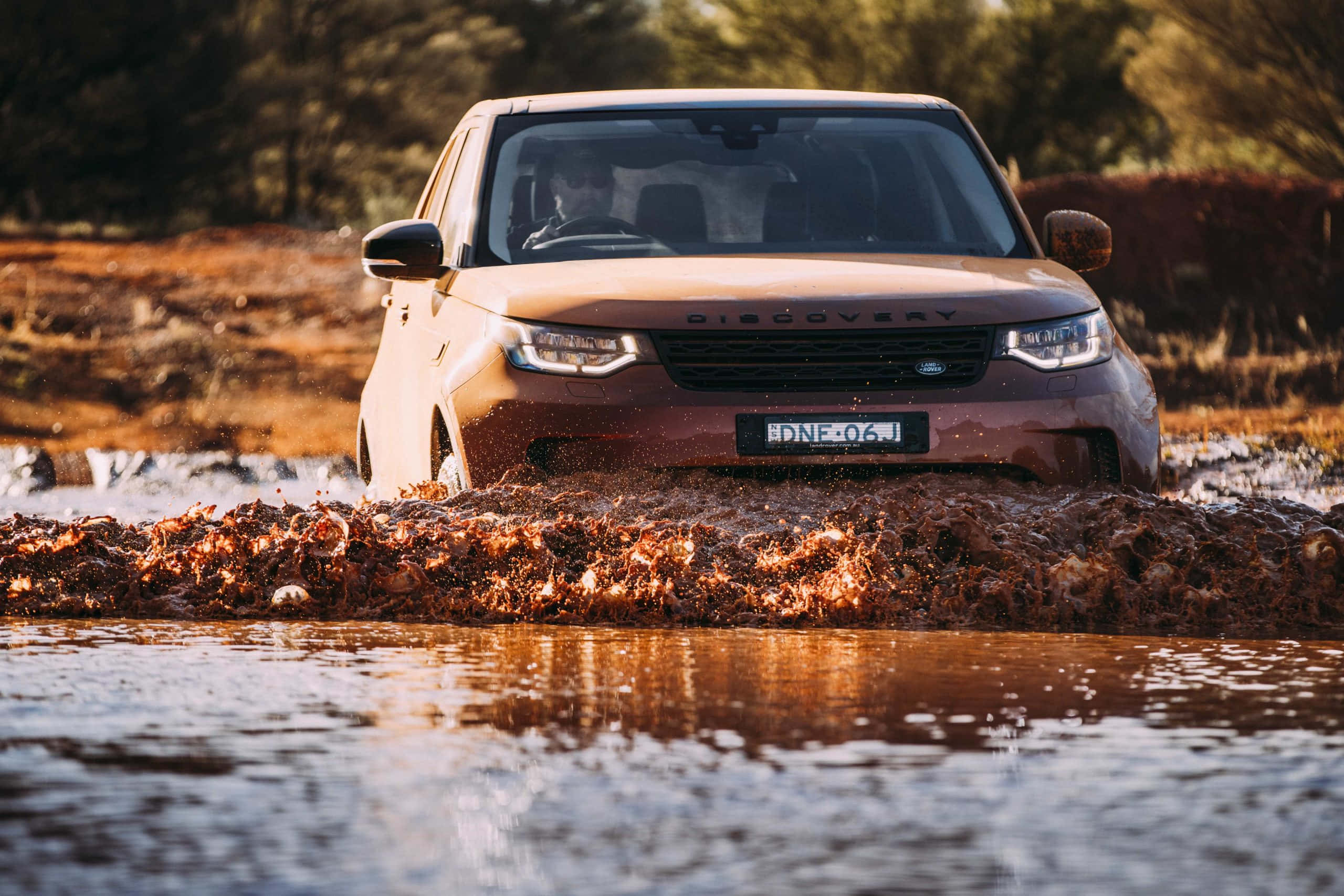 Land Rover Discovery, tan, mud puddle, 2K Desktop Wallpaper