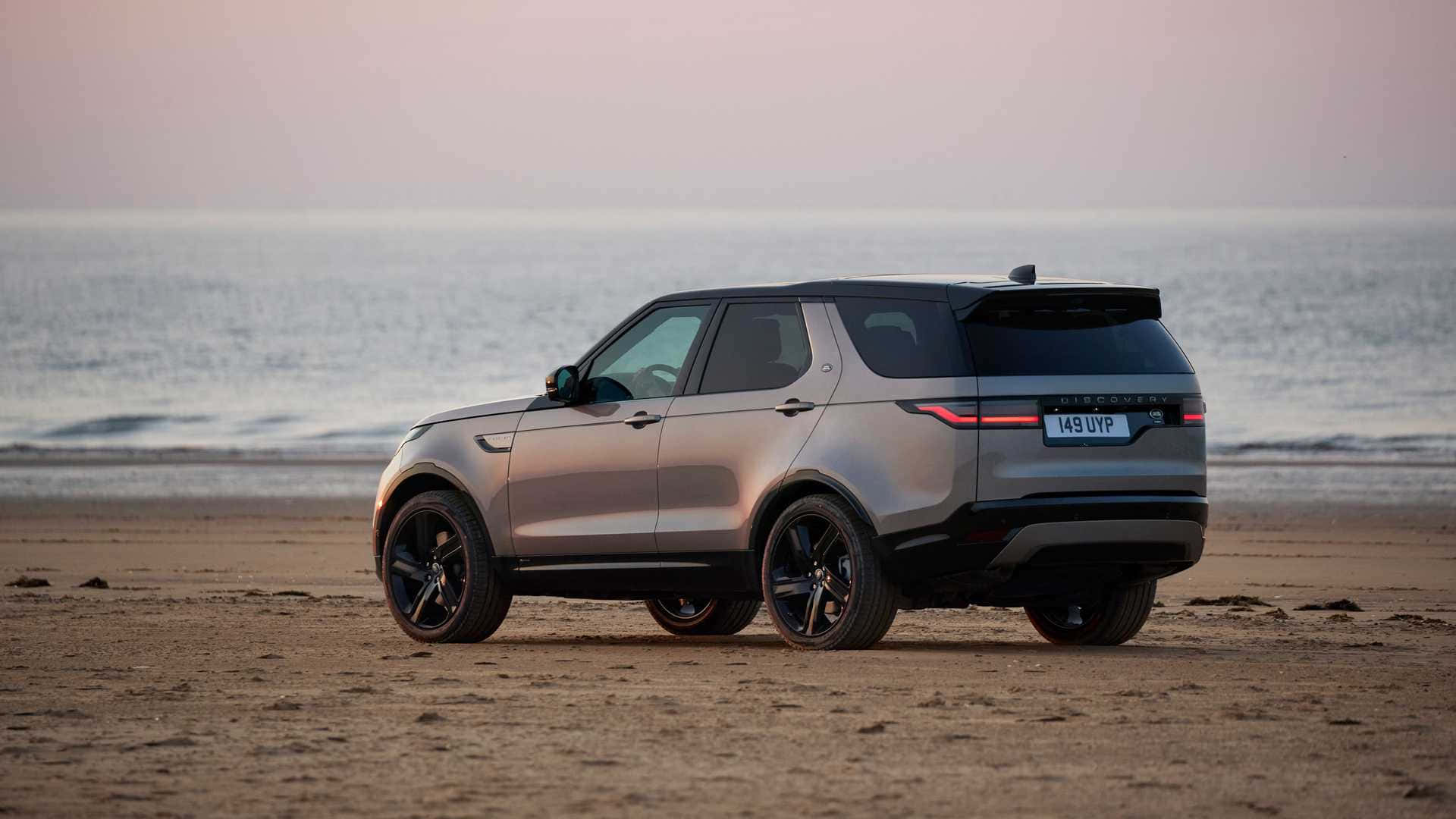 Land Rover Discovery, silver, sandy beach, Full HD Desktop Wallpaper
