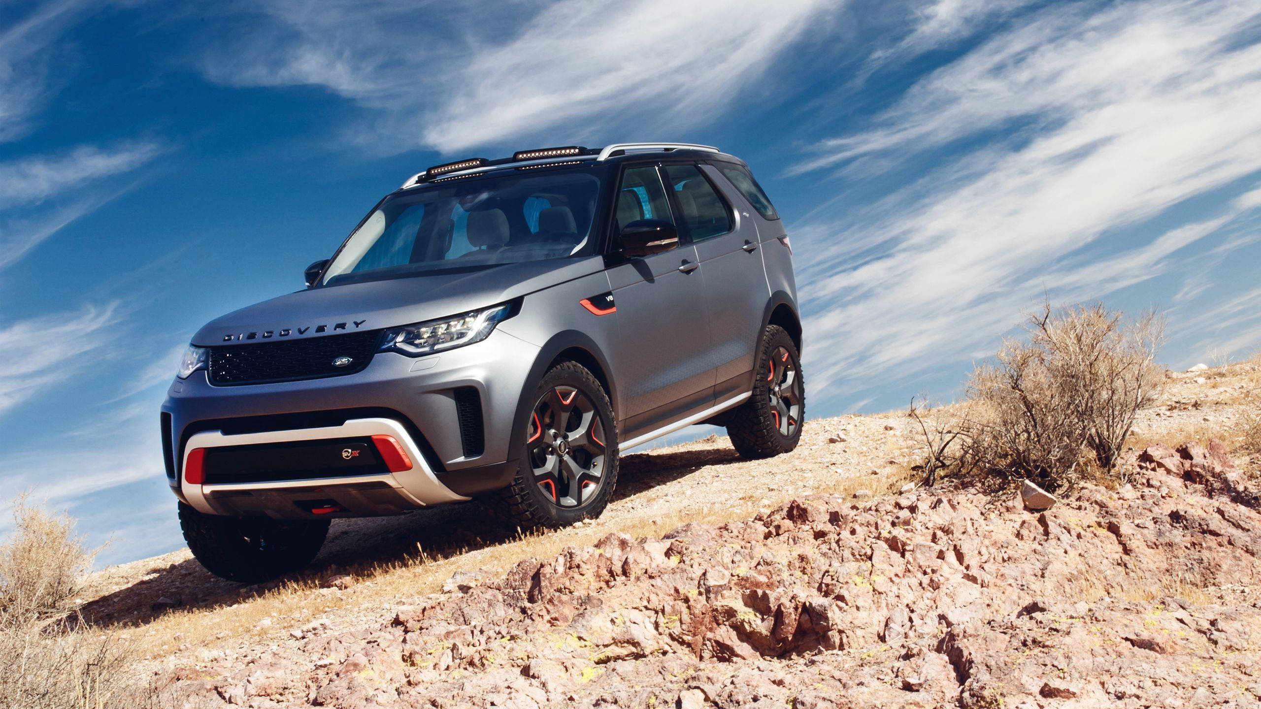 Land Rover Discovery, silver, rocky desert slope, 2K Desktop Wallpaper