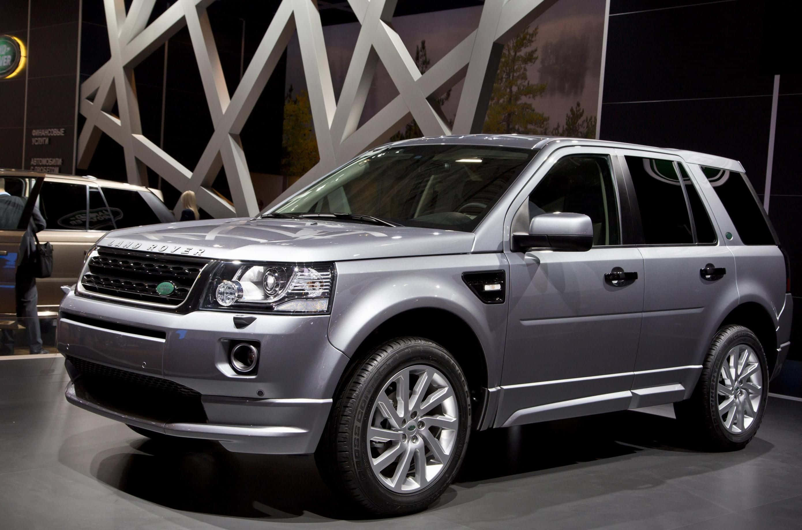 Land Rover Freelander, silver, auto show, 2K Desktop Wallpaper