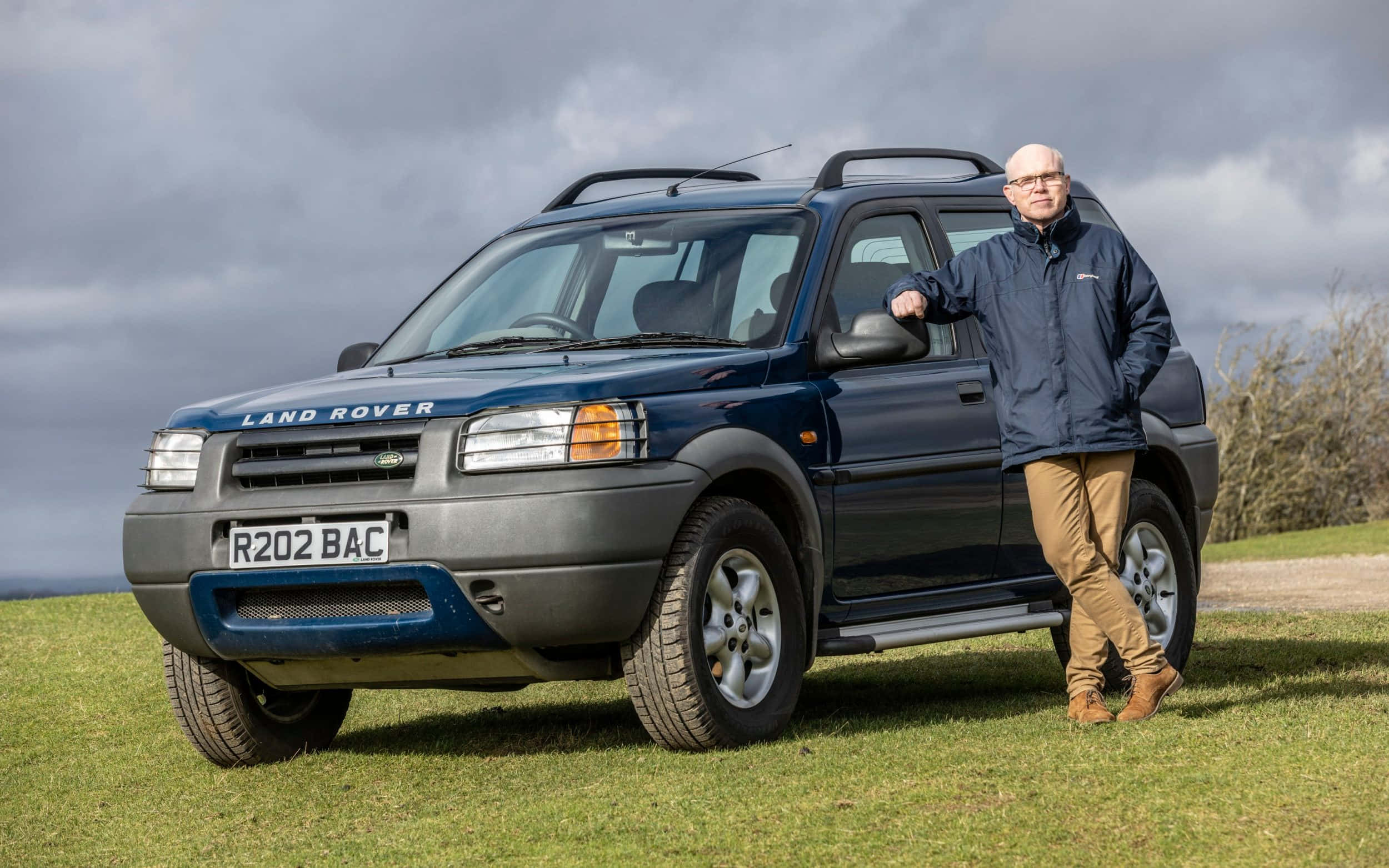 Land Rover Freelander, blue jacket, dark blue, Full HD Desktop Wallpaper