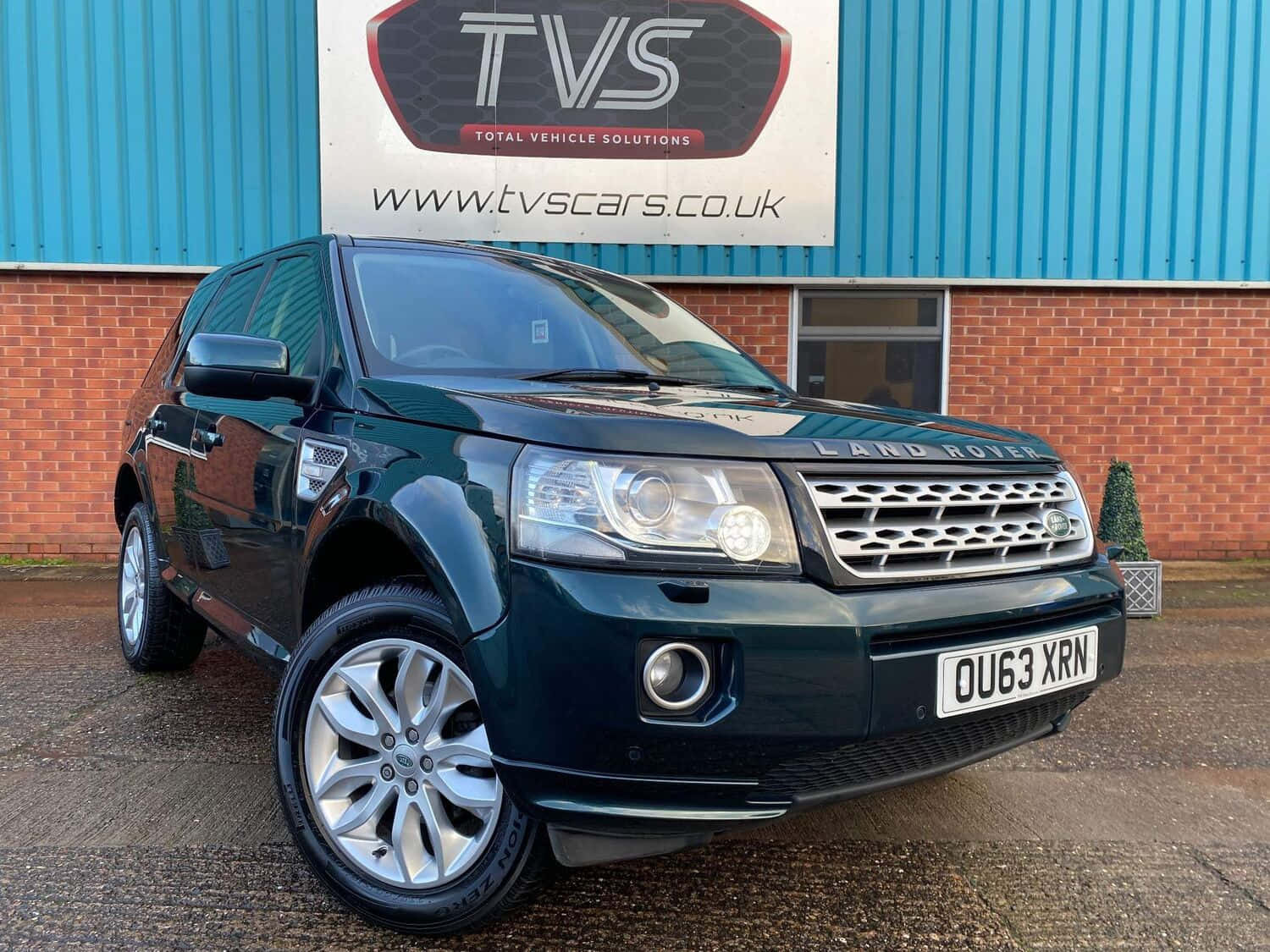 Land Rover Freelander, dark green, gravel, HD Desktop Wallpaper