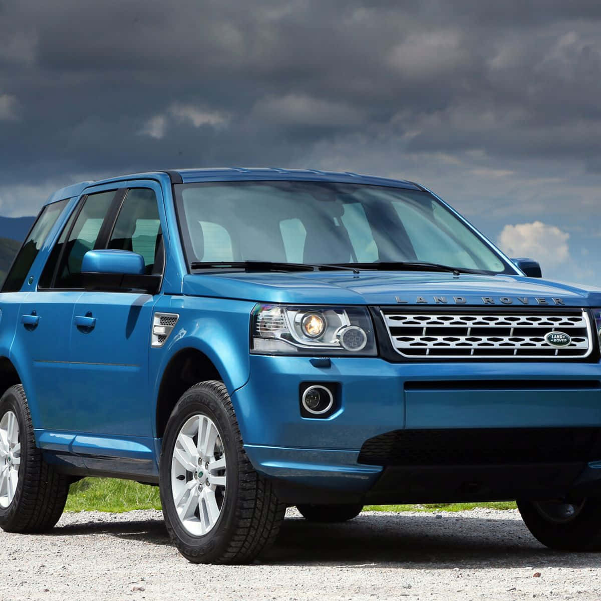 Land Rover Freelander, vibrant blue, gravel path, SD Desktop Wallpaper