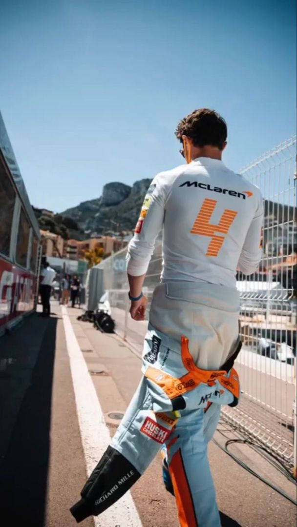 Lando Norris, white McLaren suit, number 4, SD Phone Wallpaper