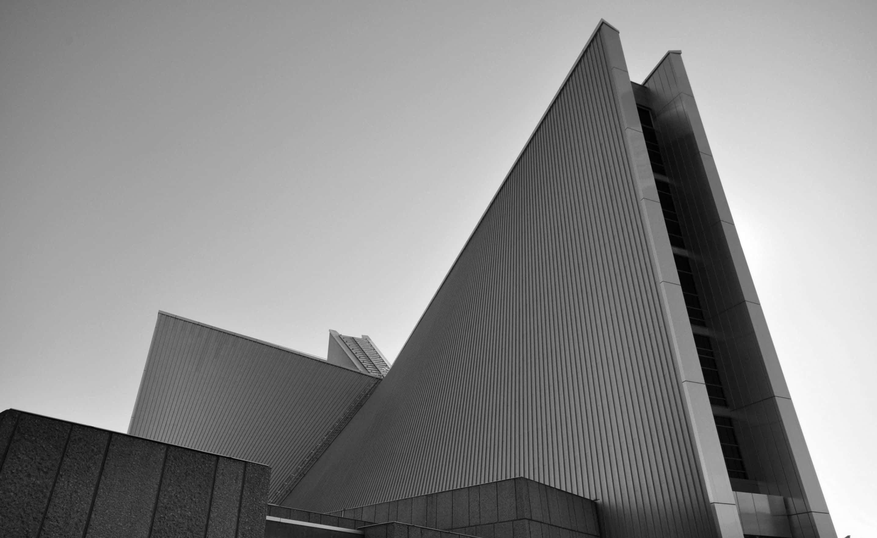 black and white architecture, angular modernist architecture, pale sky, 2K Desktop Wallpaper