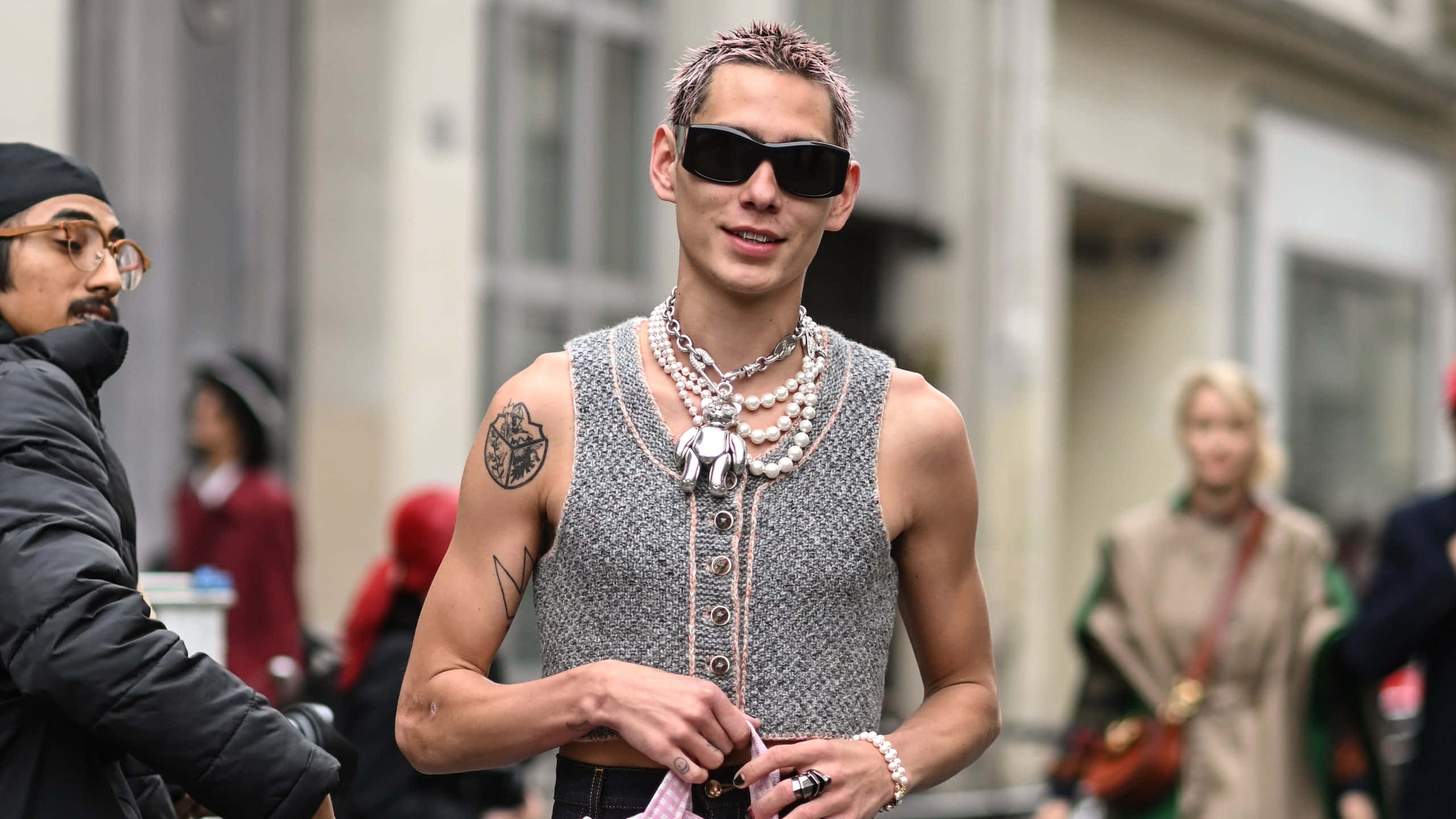 Lanvin, spiked hair, sunglasses, 2K Desktop Wallpaper