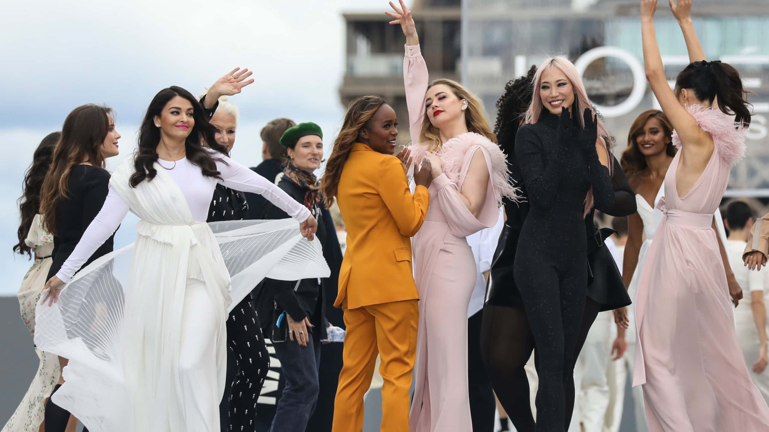 Lanvin, rooftop terrace, flowing gowns, 2K Desktop Wallpaper