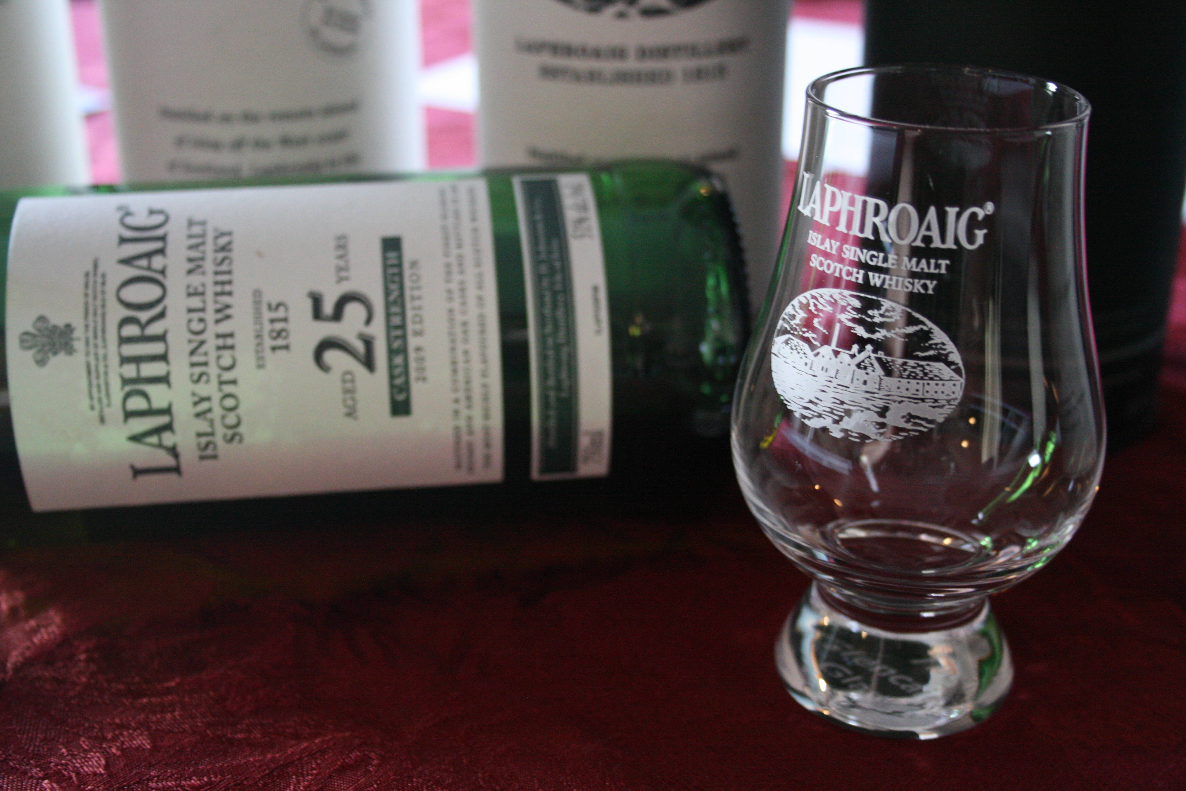Laphroaig, 25-year-old, green, 4K Desktop Wallpaper