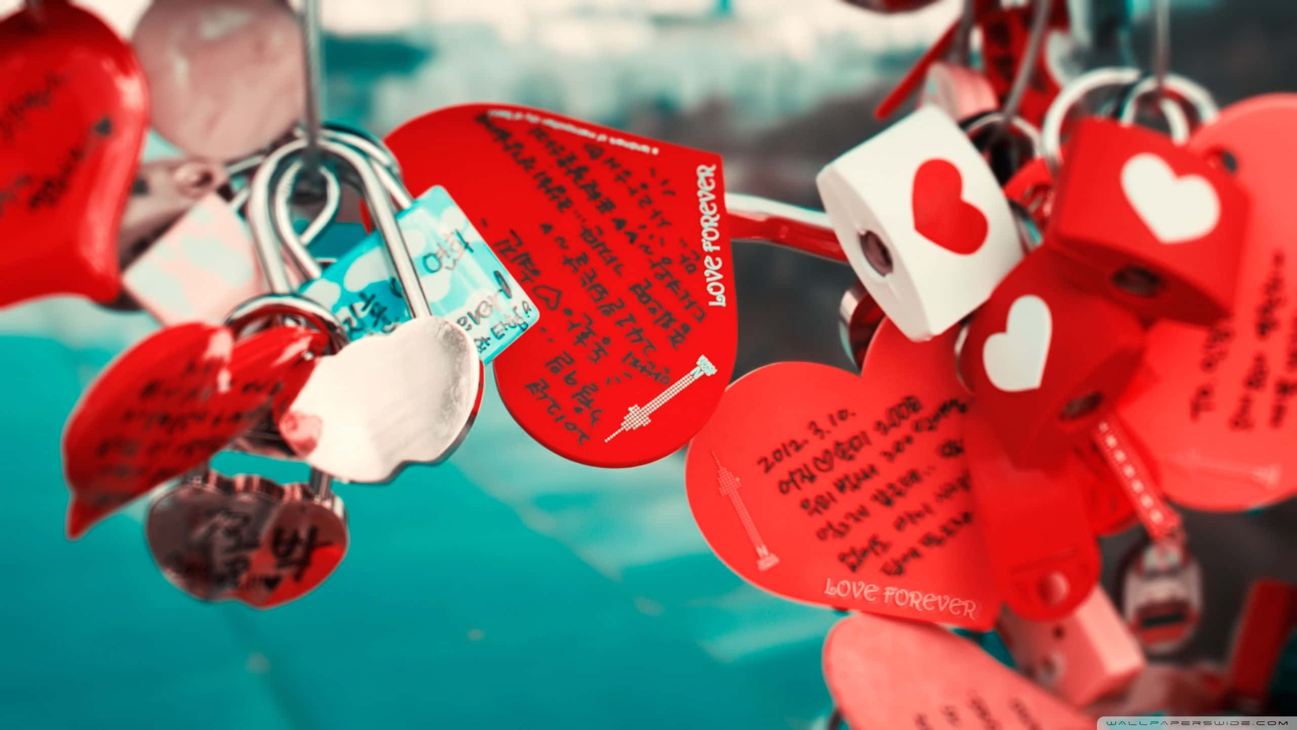 Valentine's Day, red heart-shaped love locks, handwritten messages, 2K Desktop Wallpaper
