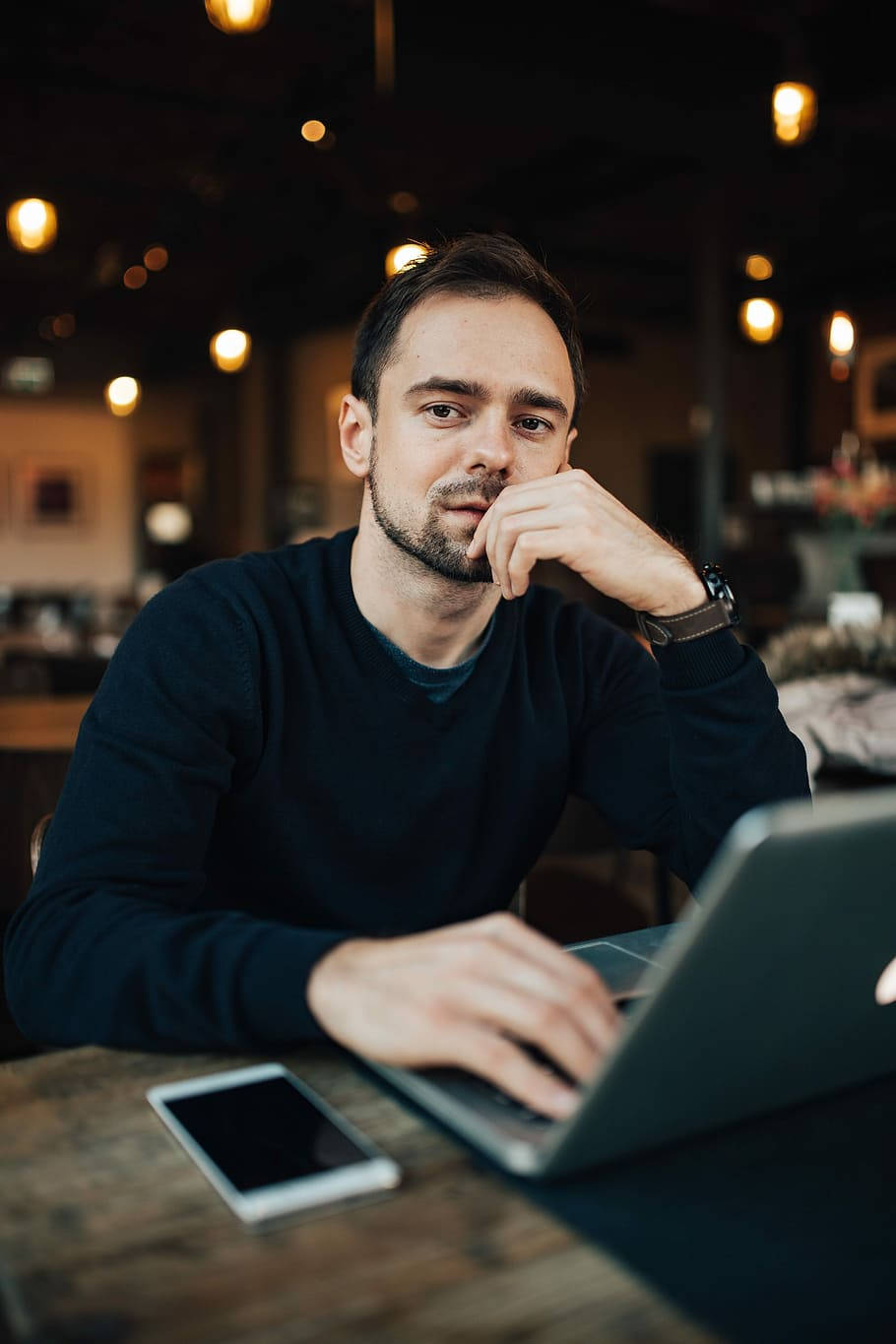 laptop, wooden table, warmly lit cafe, HD Phone Wallpaper