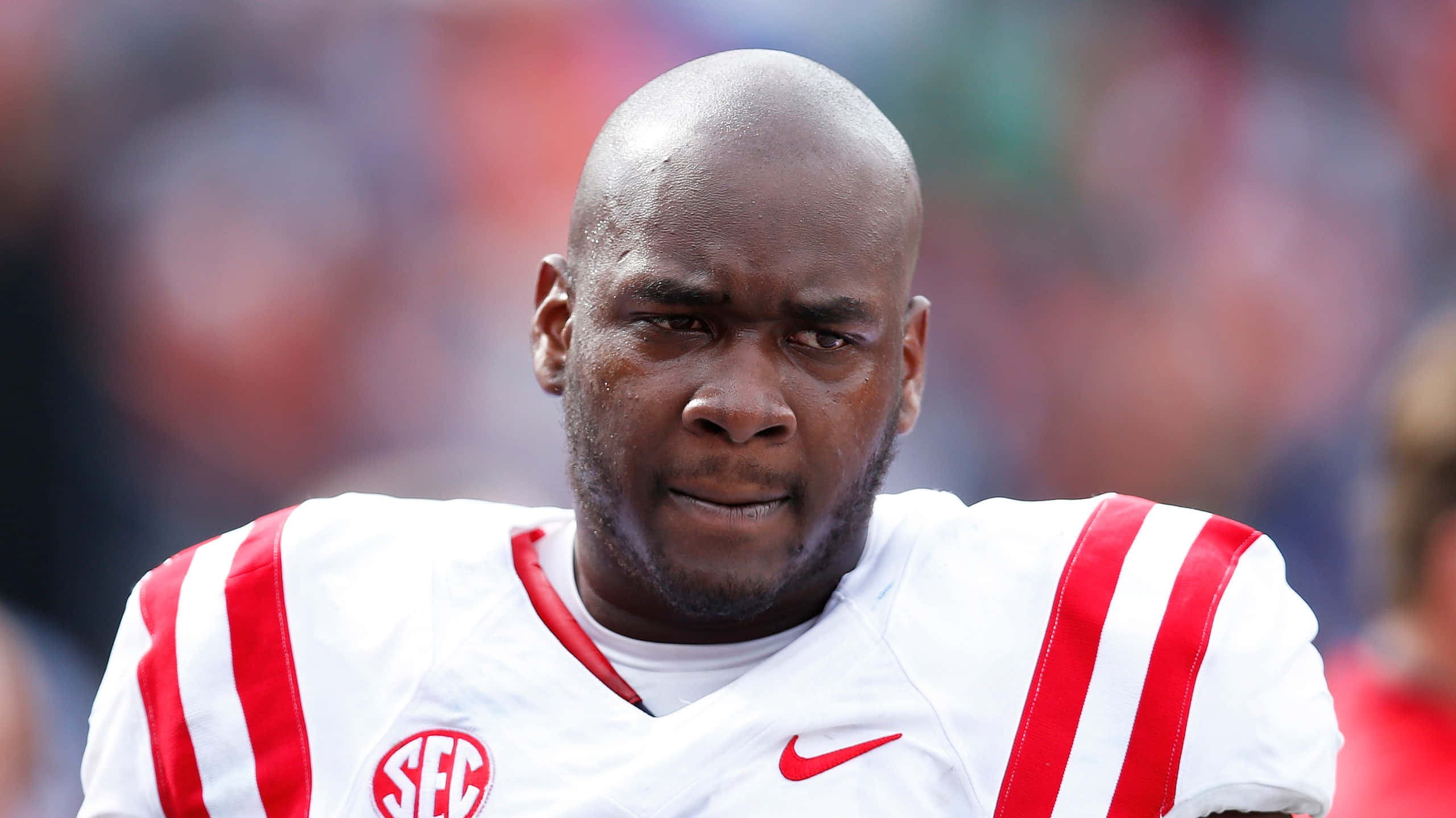 Laremy Tunsil, white and red SEC jersey, daytime game, 2K Desktop Wallpaper