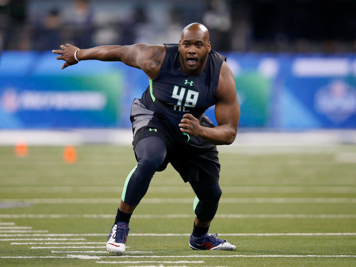 Laremy Tunsil, football field, black and teal uniform, HD Desktop Wallpaper