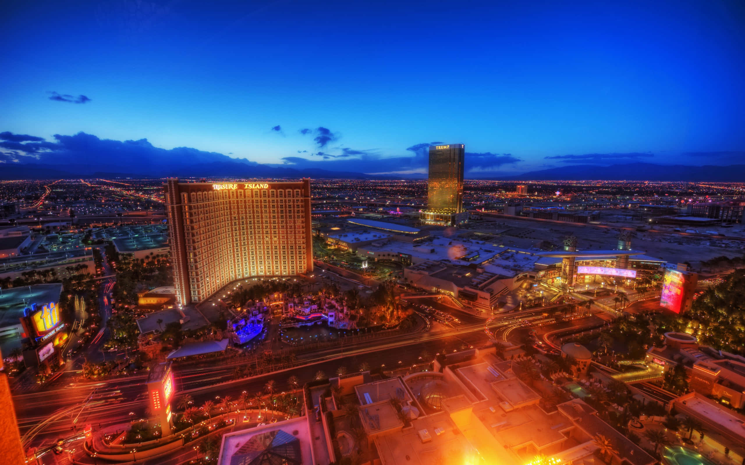 Las Vegas, twilight, glowing casino hotels, 2K Desktop Wallpaper