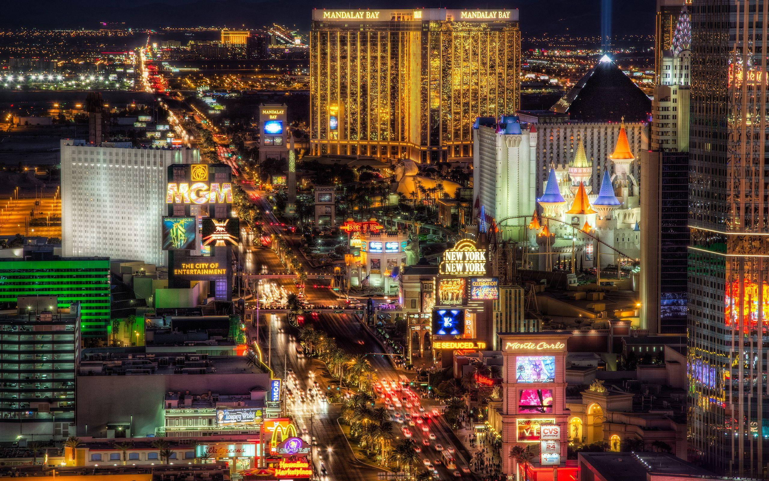 Las Vegas Strip, traffic boulevard, night, 2K Desktop Wallpaper