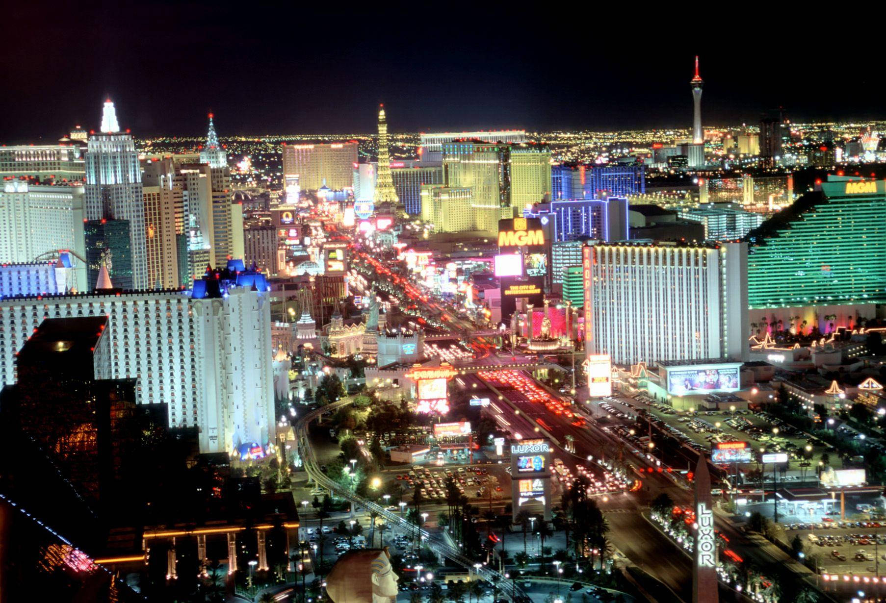 Las Vegas Strip, black night sky, neon-lit hotels, HD Desktop Wallpaper