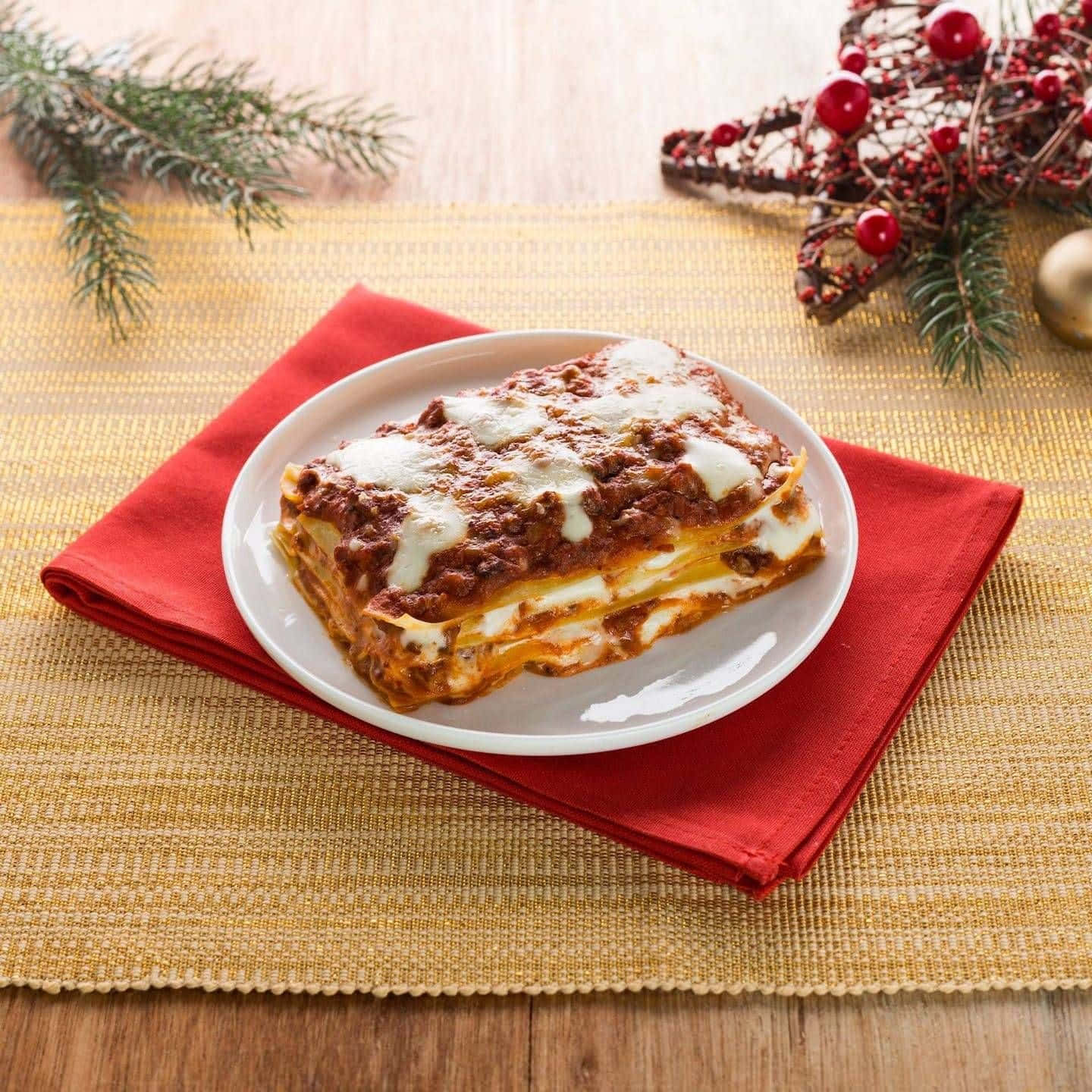 Lasagna Alla Bolognese, red napkin, white plate, HD Desktop Wallpaper