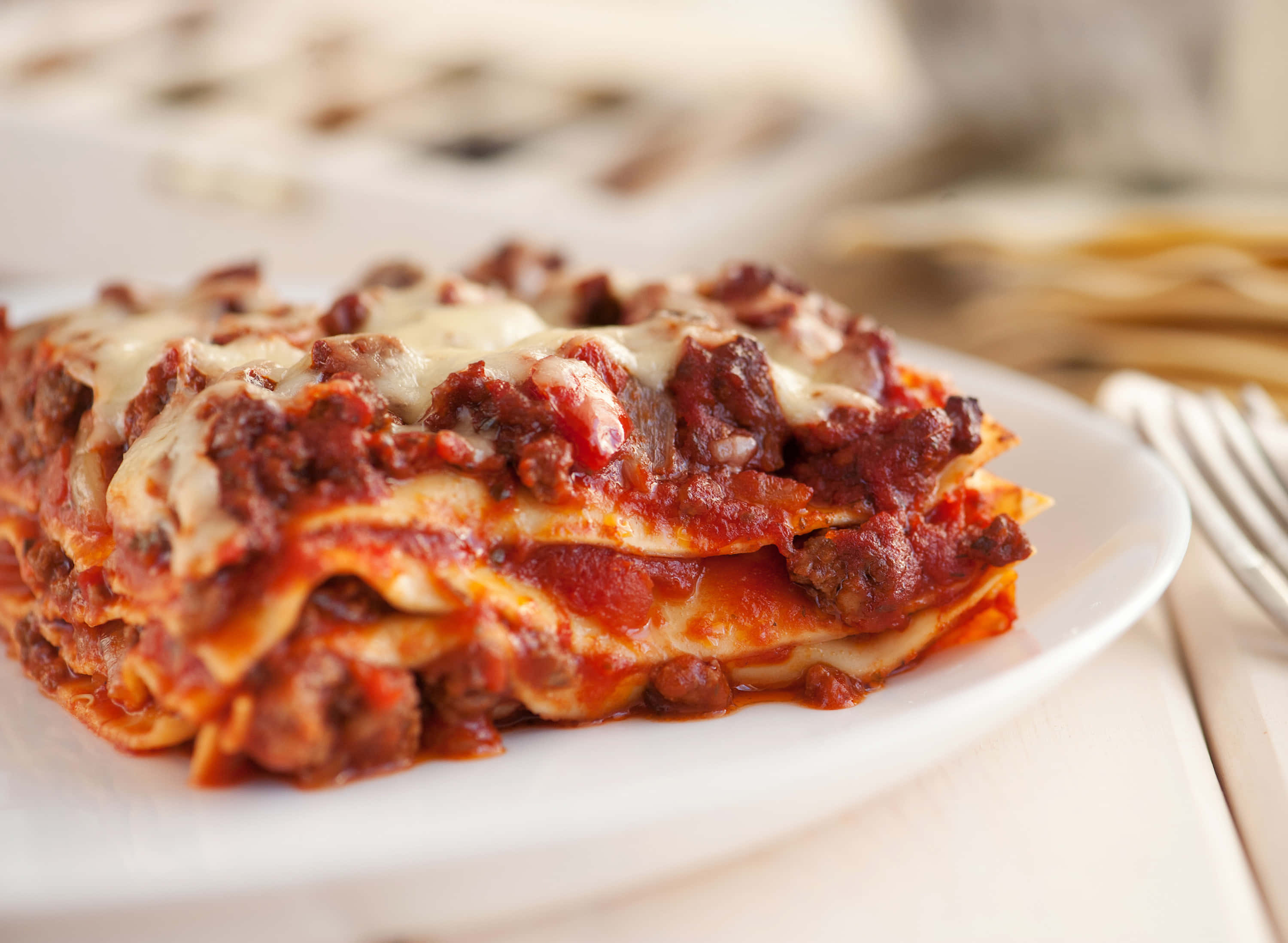 lasagna alla bolognese, steaming slice, rich tomato sauce, 2K Desktop Wallpaper