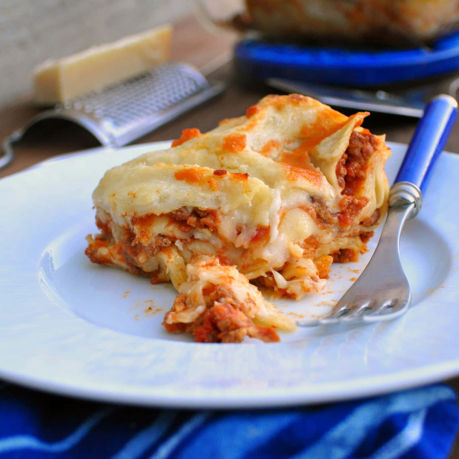 lasagna alla bolognese, cheesy lasagna, meat sauce, HD Desktop Wallpaper