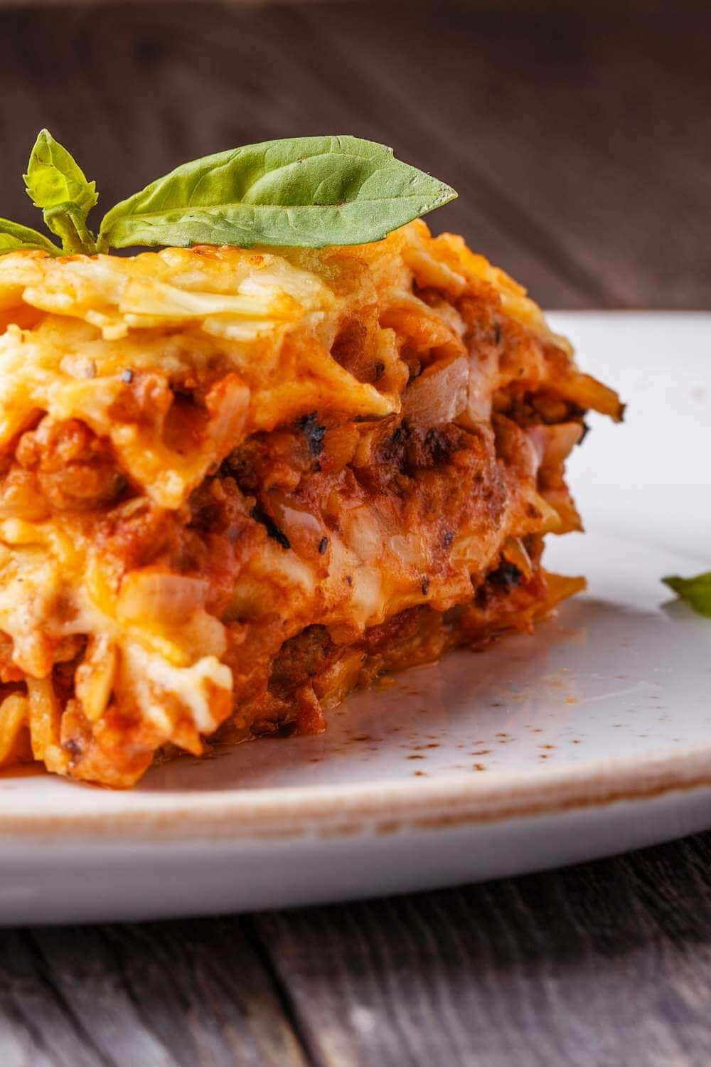 lasagna alla bolognese, cheesy lasagna slice, fresh basil, HD Phone Wallpaper