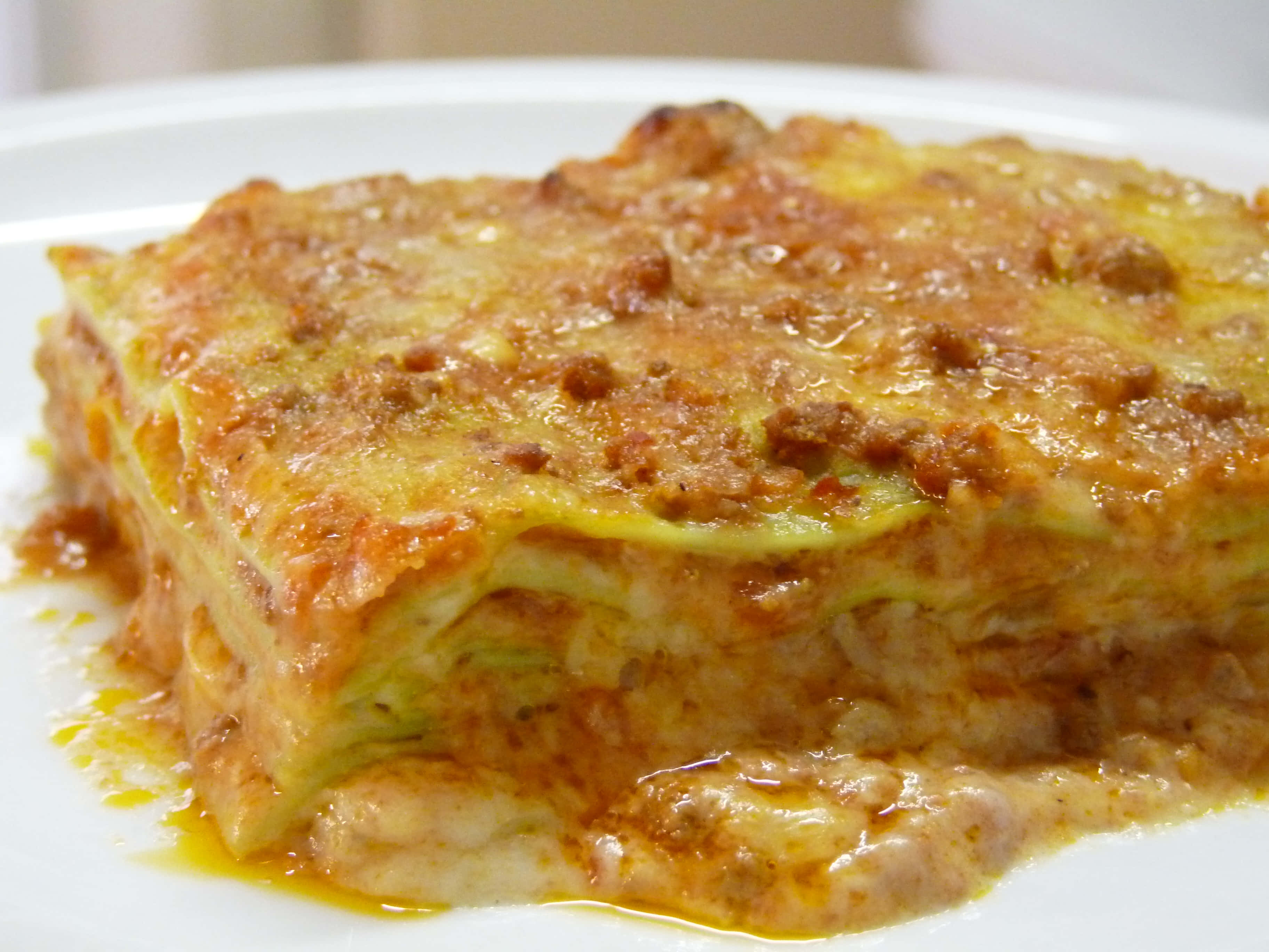 lasagna alla bolognese, golden-brown, melted cheese, 2K Desktop Wallpaper