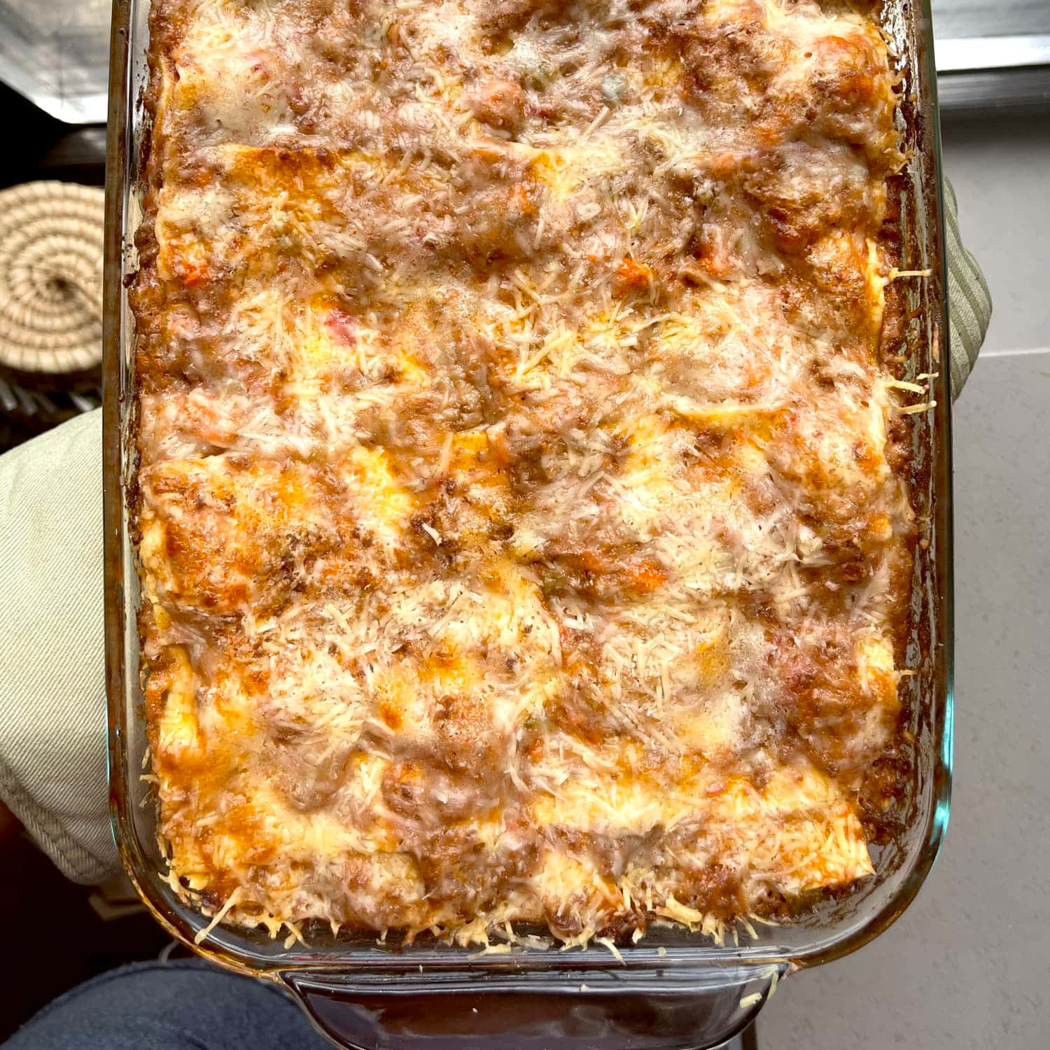 lasagna alla bolognese, golden-brown melted cheese, rich tomato sauce, HD Desktop Wallpaper