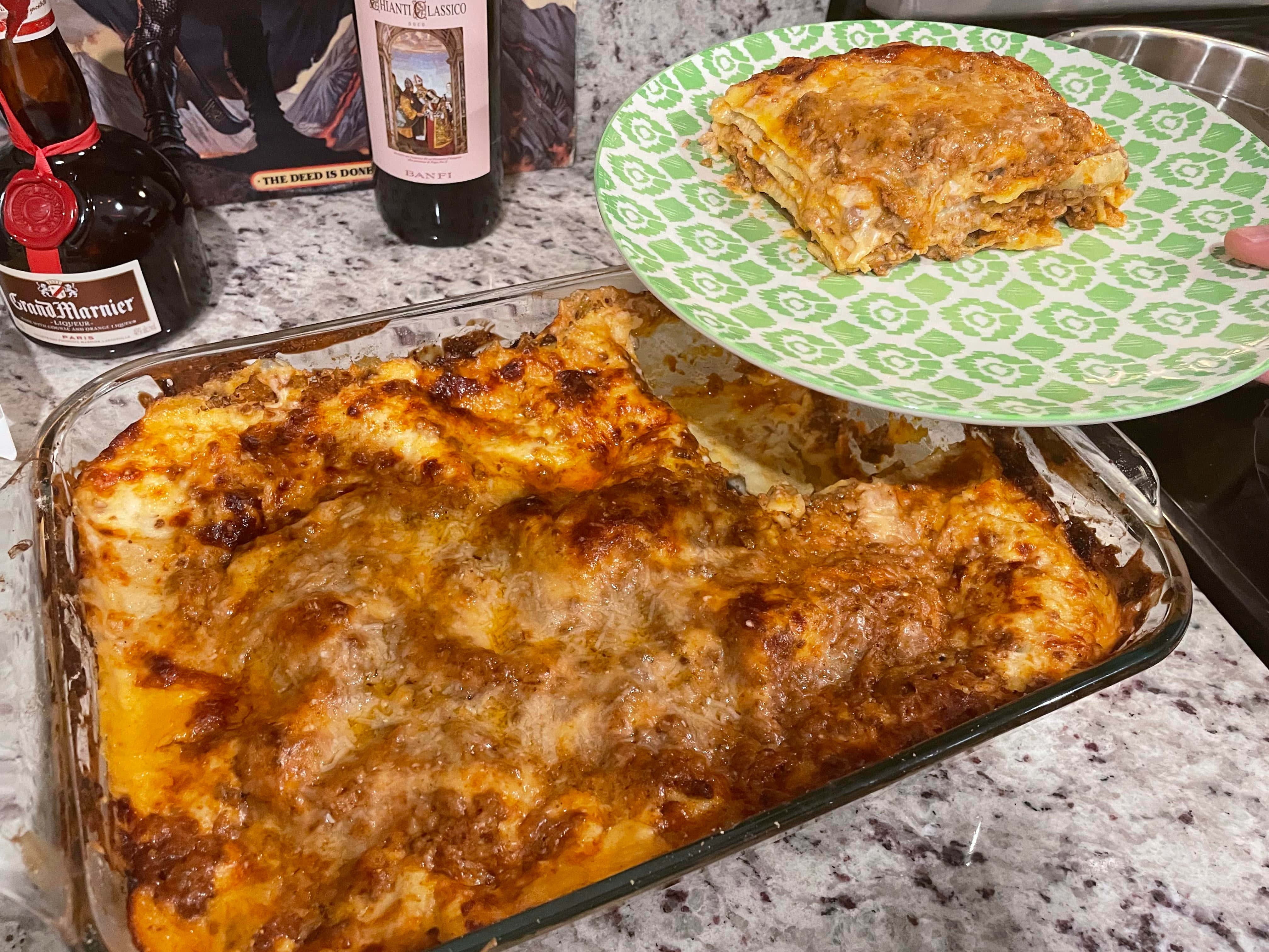 lasagna alla bolognese, golden-brown, melted cheese, 4K Desktop Wallpaper