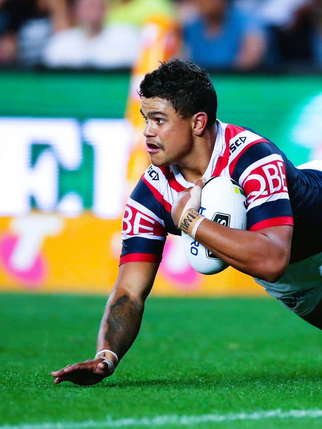 Latrell Mitchell, rugby league player, vibrant green field, HD Phone Wallpaper