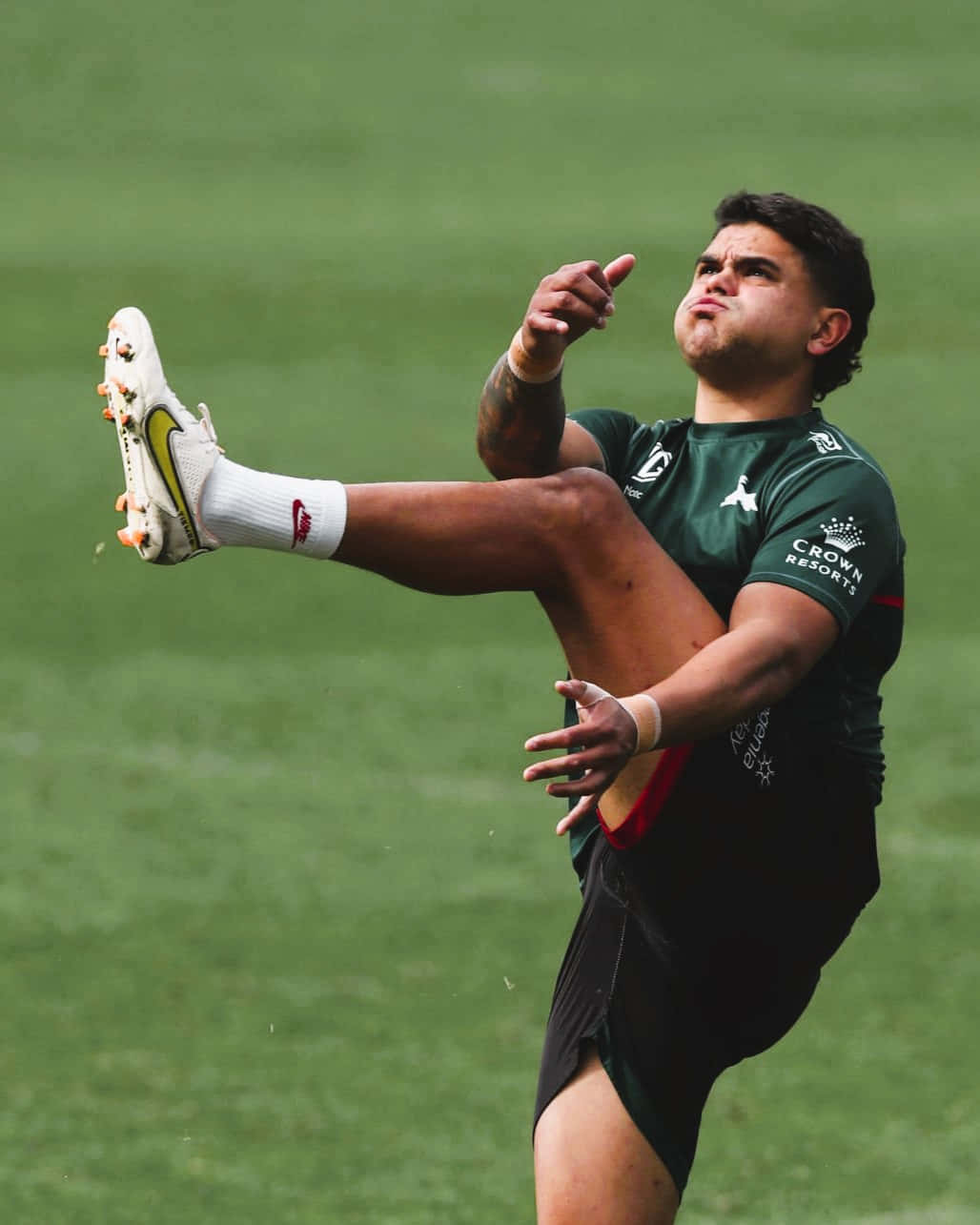 Latrell Mitchell, green jersey, grass field, HD Phone Wallpaper