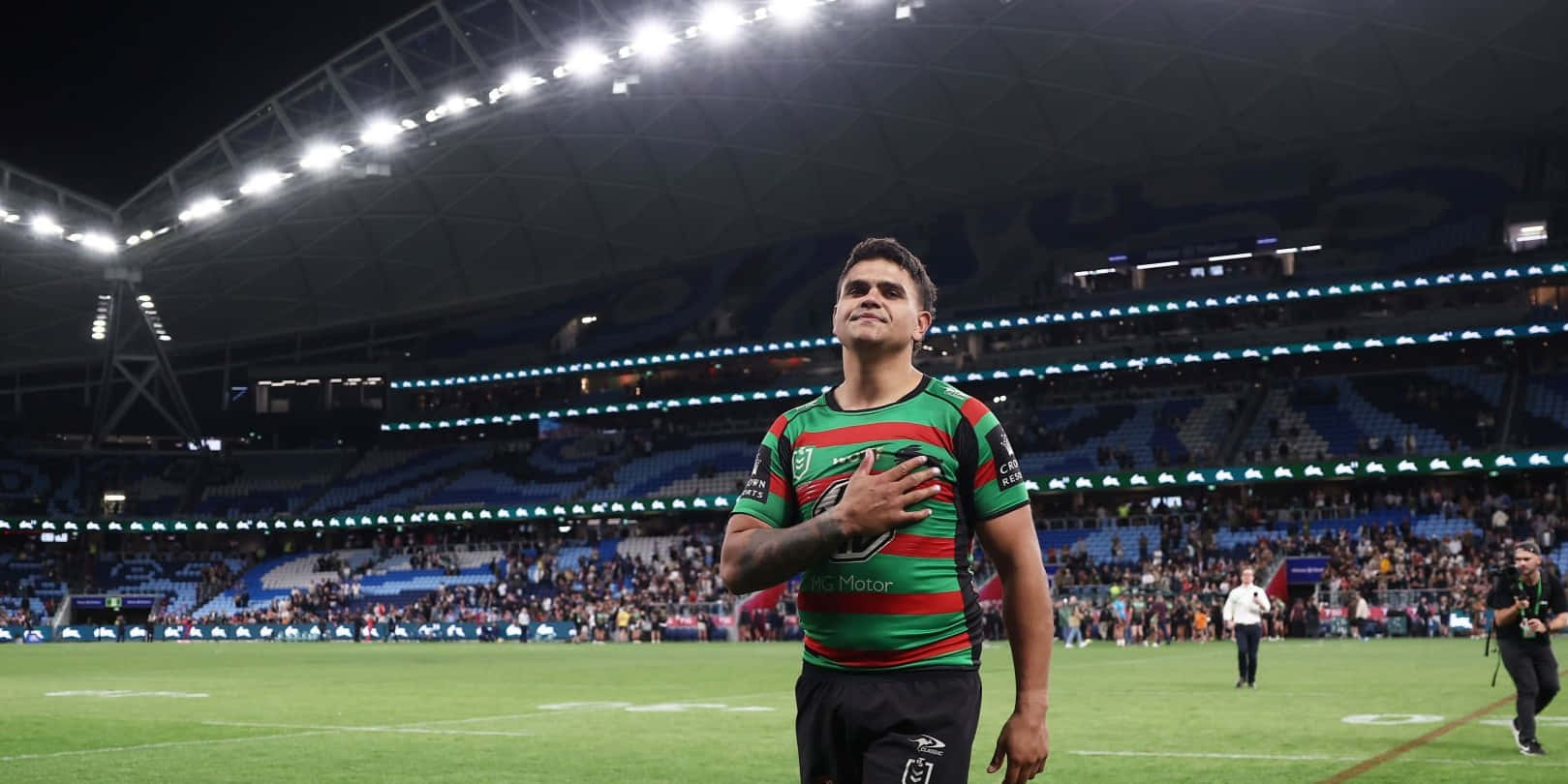 Latrell Mitchell, green and red jersey, lit stadium field, HD Desktop Wallpaper