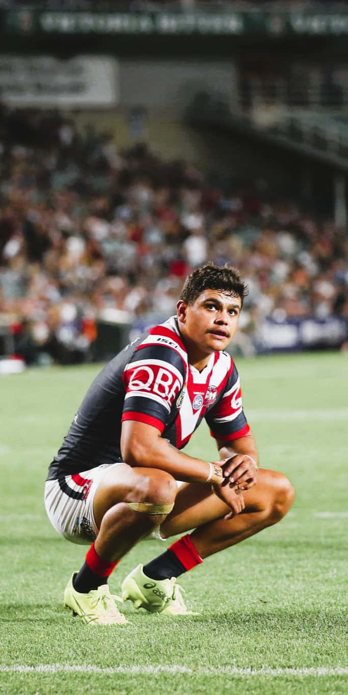 Latrell Mitchell, black red and white striped jersey, green field, HD Phone Wallpaper
