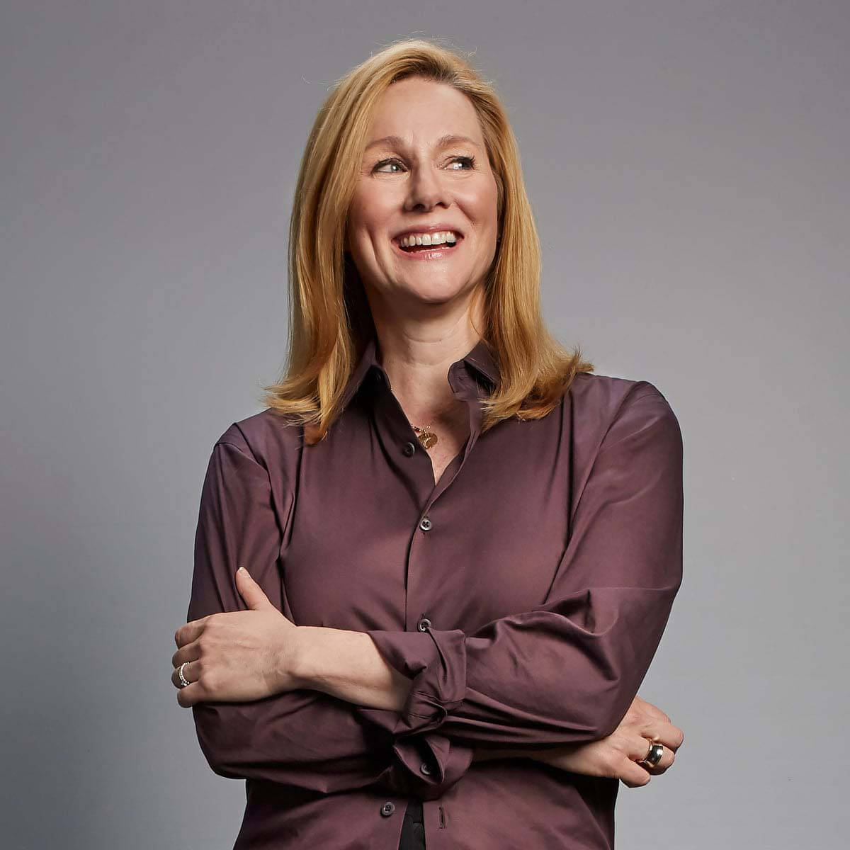 Laura Linney, blonde hair, purple blouse, SD Desktop Wallpaper