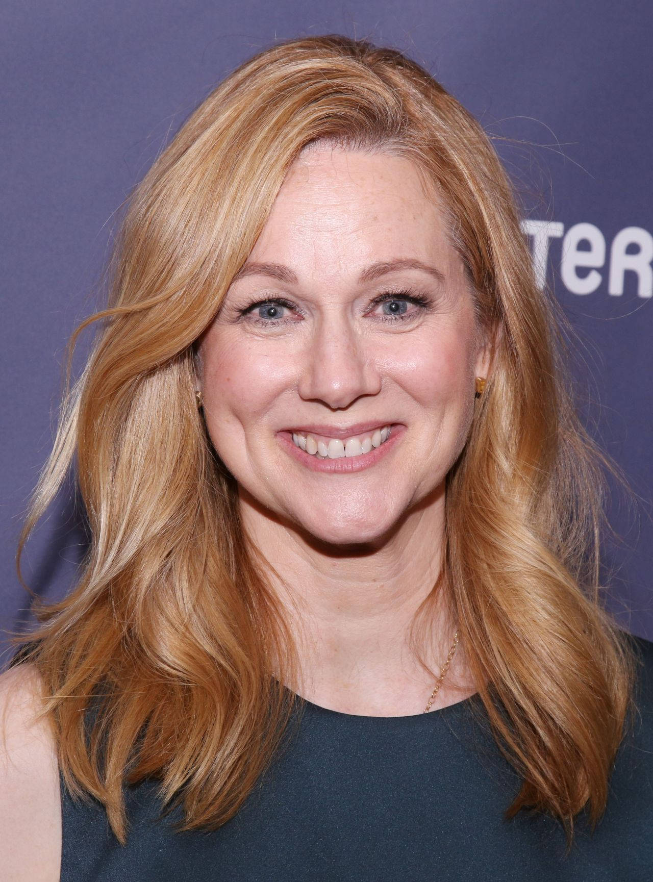 Laura Linney, wavy blonde hair, blue eyes, HD Phone Wallpaper