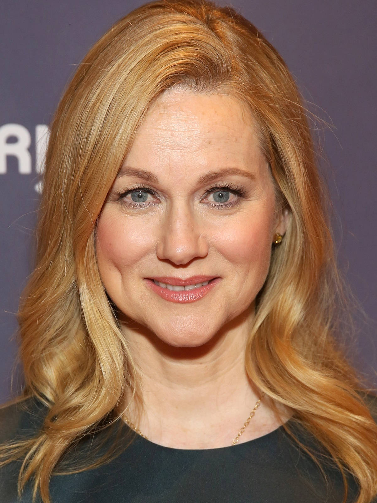 Laura Linney, blonde wavy hair, blue eyes, HD Phone Wallpaper