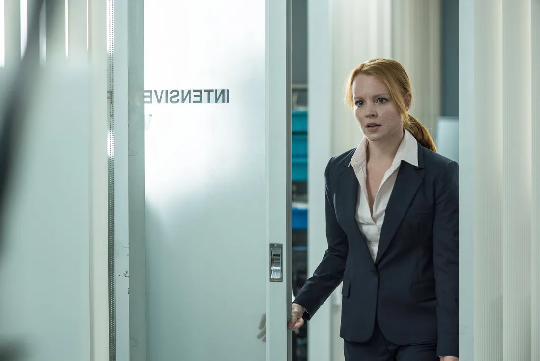 Lauren Ambrose