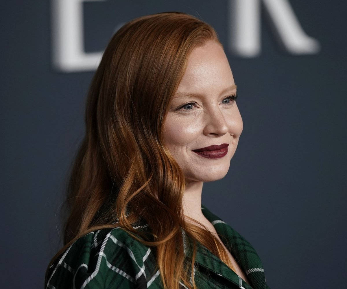 Lauren Ambrose, dark lip color, long red hair, SD Desktop Wallpaper