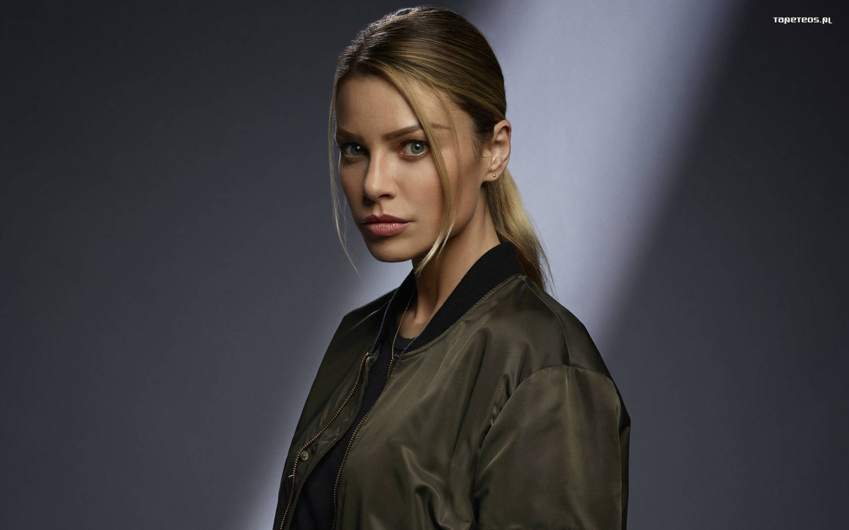 Lauren German, blonde hair, green bomber jacket, HD Desktop Wallpaper