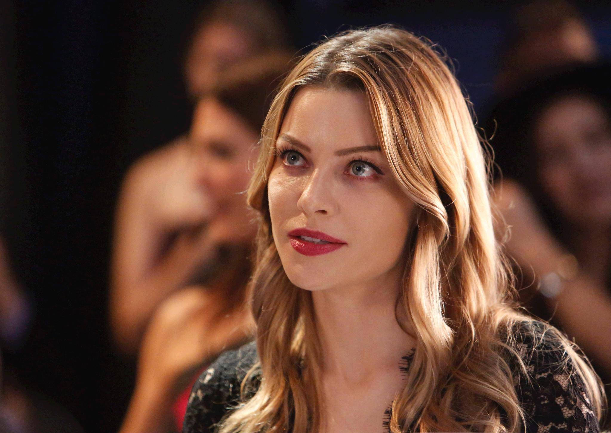 Lauren German, long blonde hair, red lipstick, Full HD Desktop Wallpaper