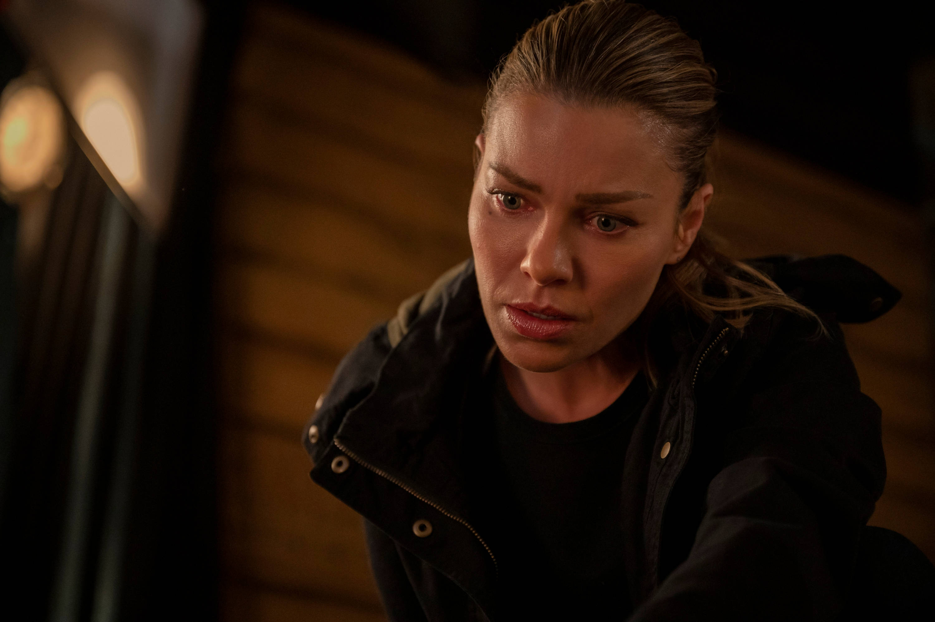Lauren German, dark jacket, dimly lit wooden room, 2K Desktop Wallpaper