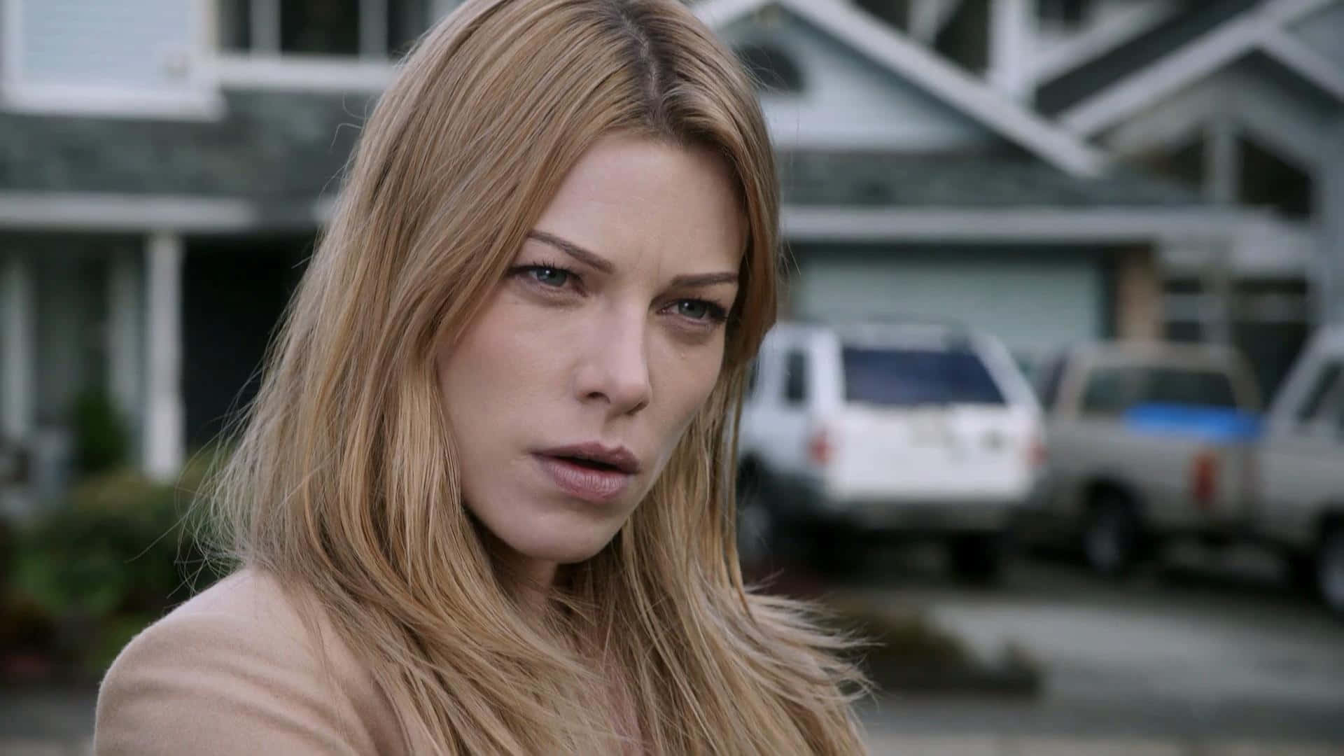 Lauren German, suburban driveway, parked vehicles, Full HD Desktop Wallpaper