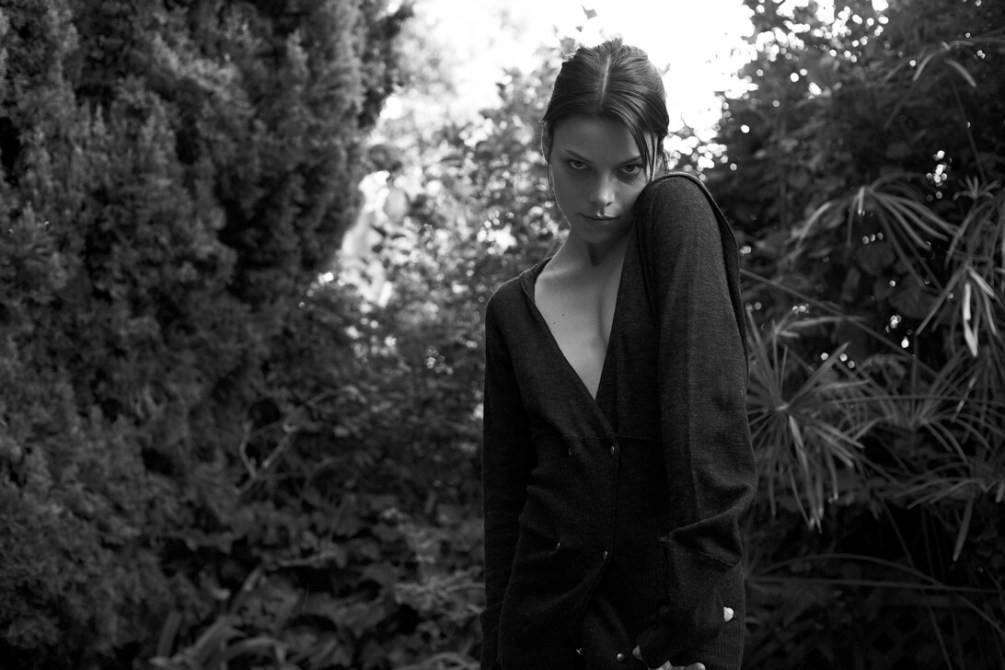Lauren German, dark coat, dense foliage, SD Desktop Wallpaper