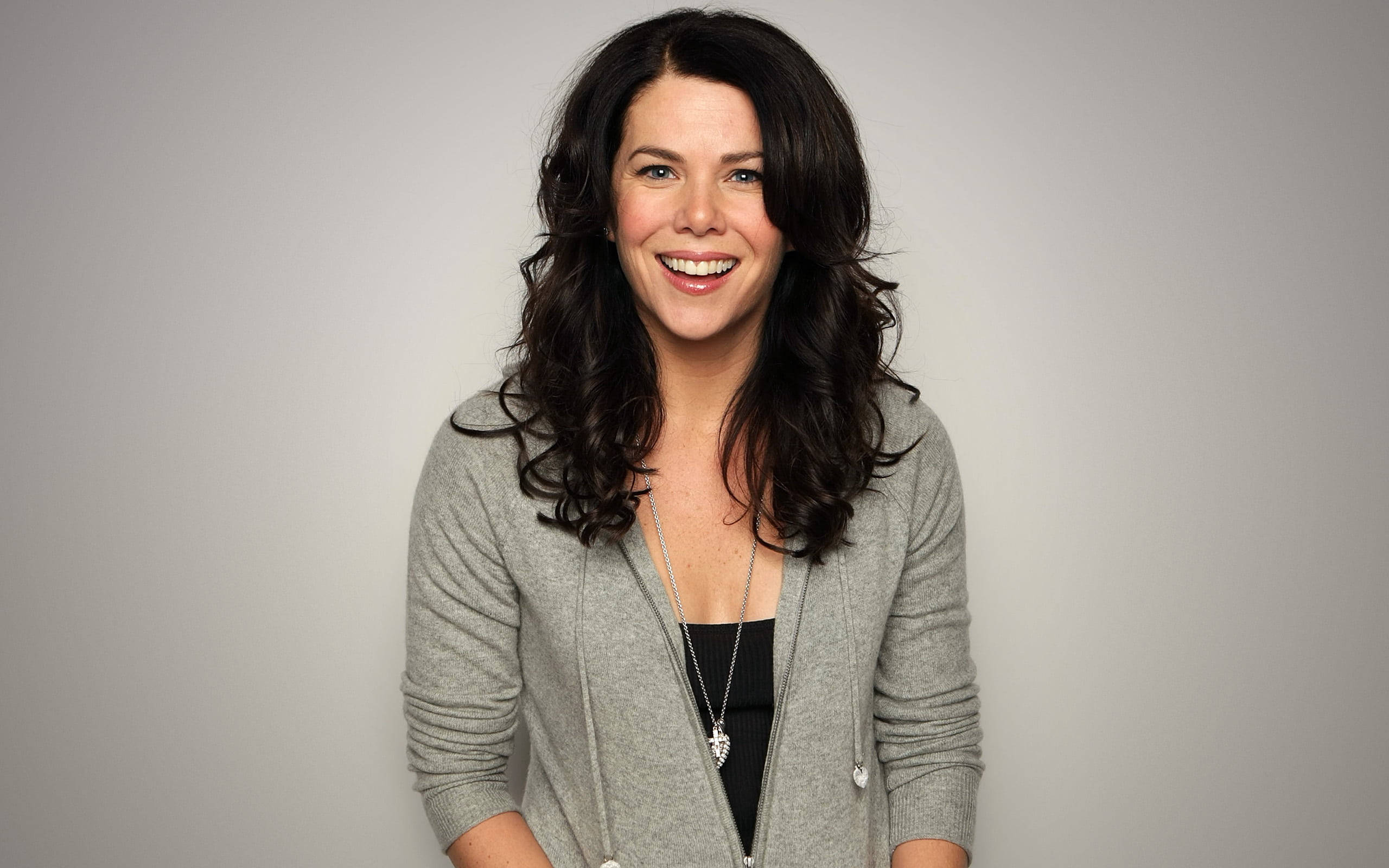 Lauren Graham, dark wavy hair, gray zip-up hoodie, 2K Desktop Wallpaper