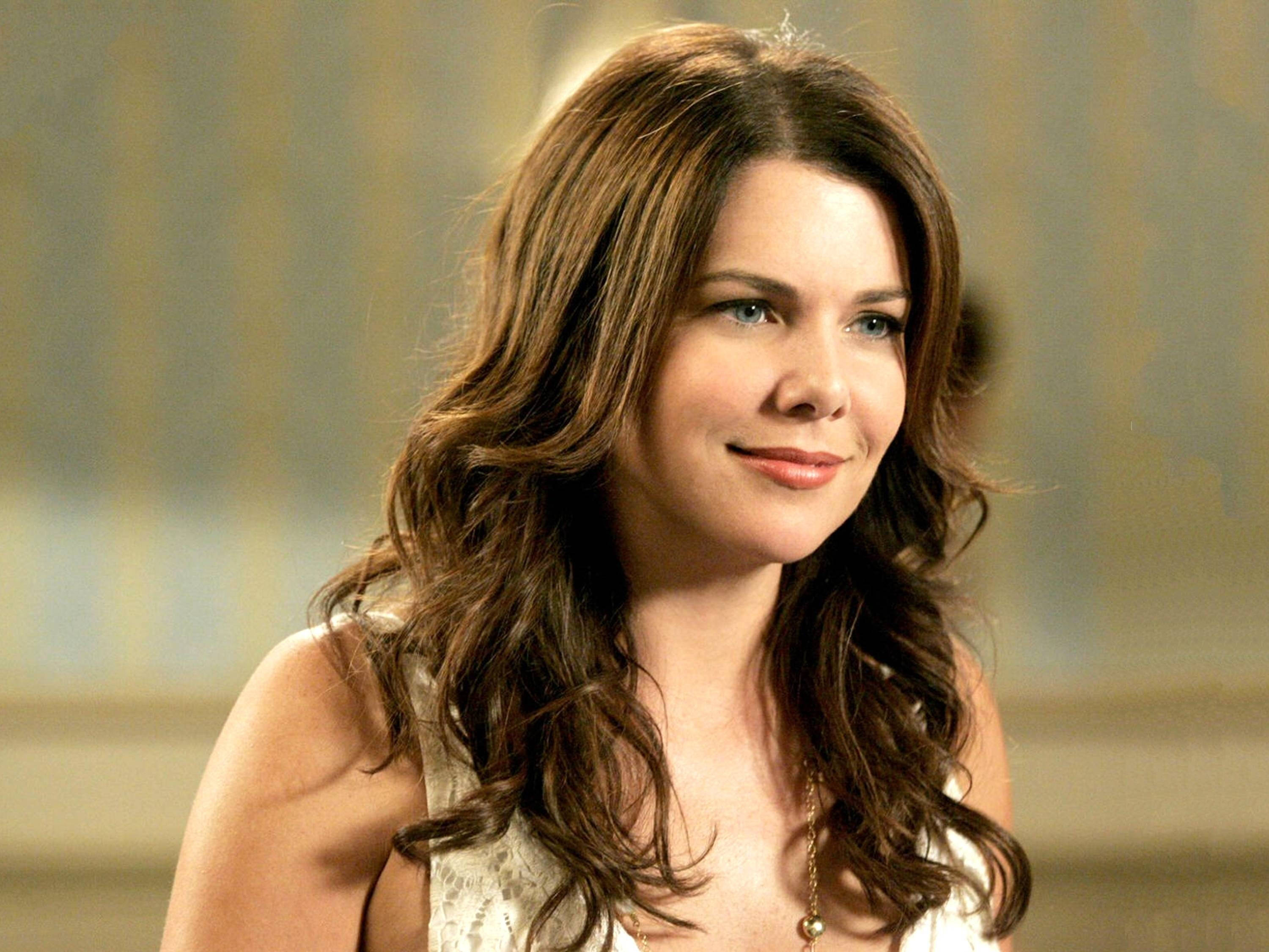Lauren Graham, wavy brown hair, blue eyes, 2K Desktop Wallpaper