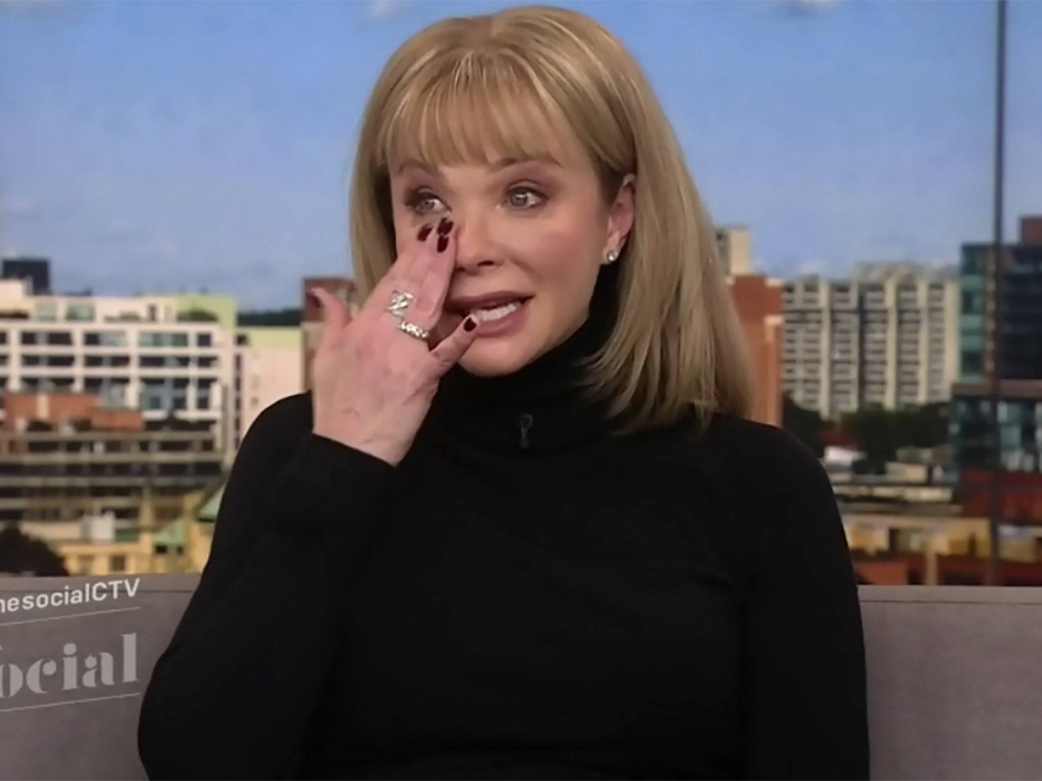 Lauren Holly, black turtleneck, talk show set, Full HD Desktop Wallpaper