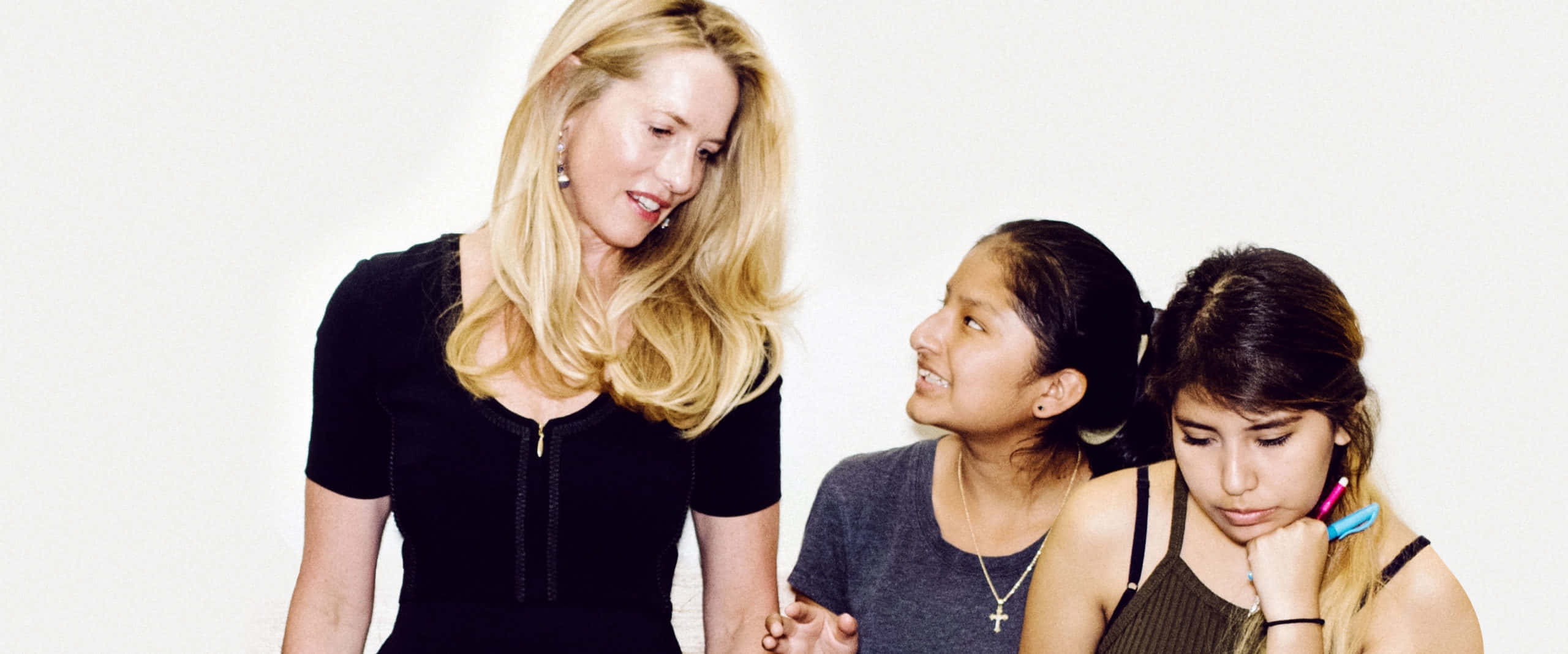 Laurene Powell Jobs, blonde woman, black top, 2K Desktop Wallpaper