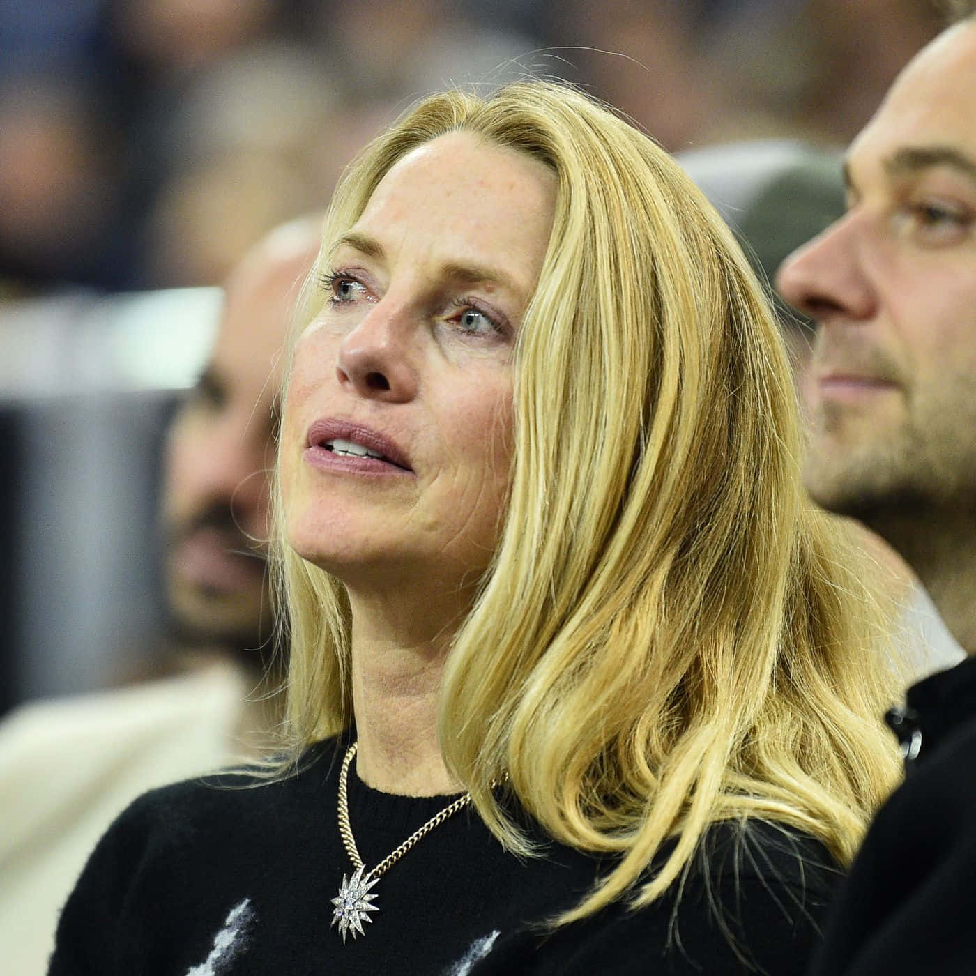 Laurene Powell Jobs, blonde hair, star necklace, HD Desktop Wallpaper