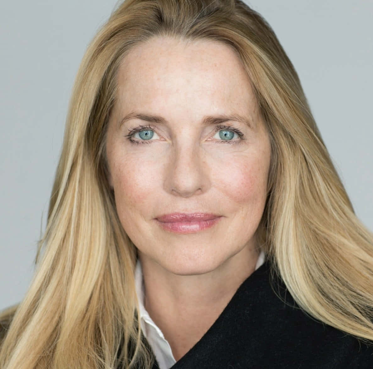 Laurene Powell Jobs, blonde hair, blue eyes, SD Desktop Wallpaper