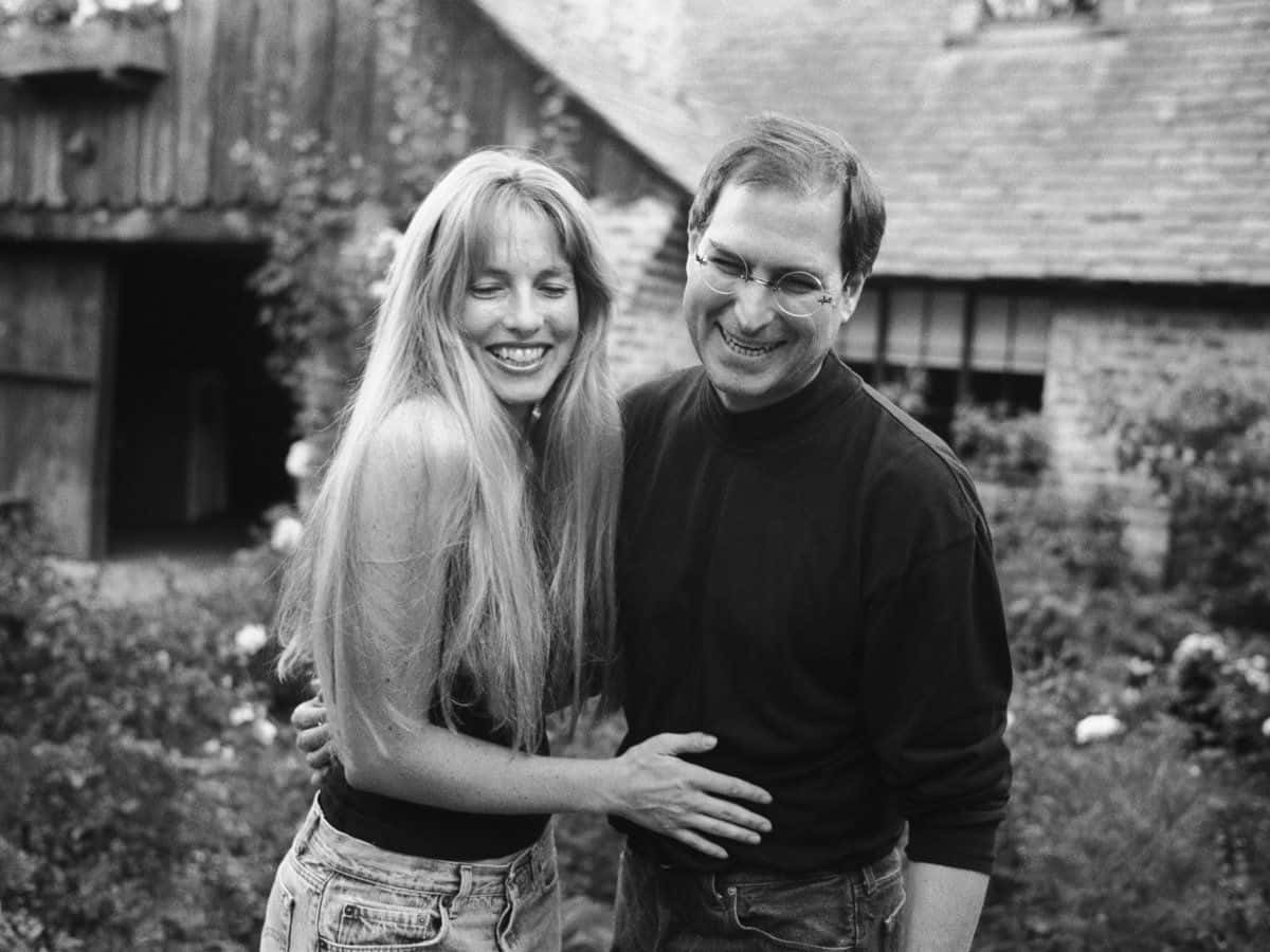 Laurene Powell Jobs, black and white portrait, garden, SD Desktop Wallpaper