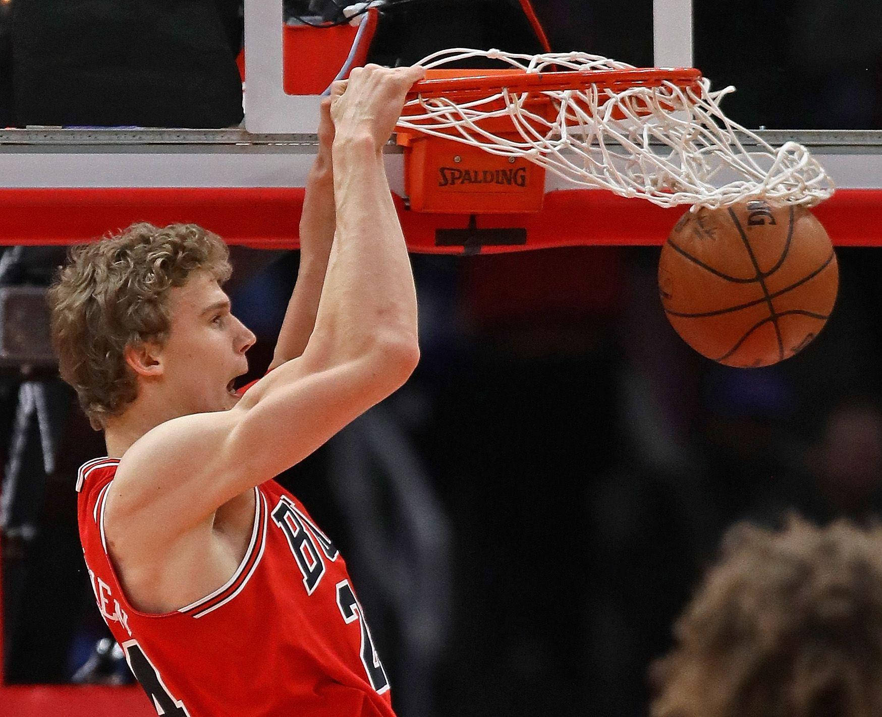 Lauri Markkanen, dunk on ring, red jersey, HD Desktop Wallpaper